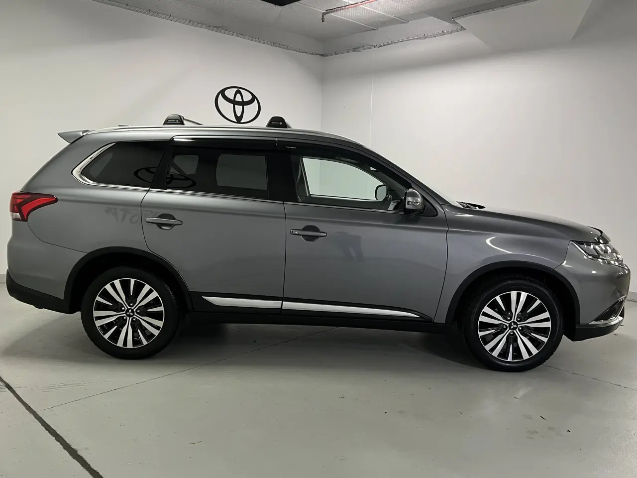 2019 MITSUBISHI OUTLANDER Gallery Image 4