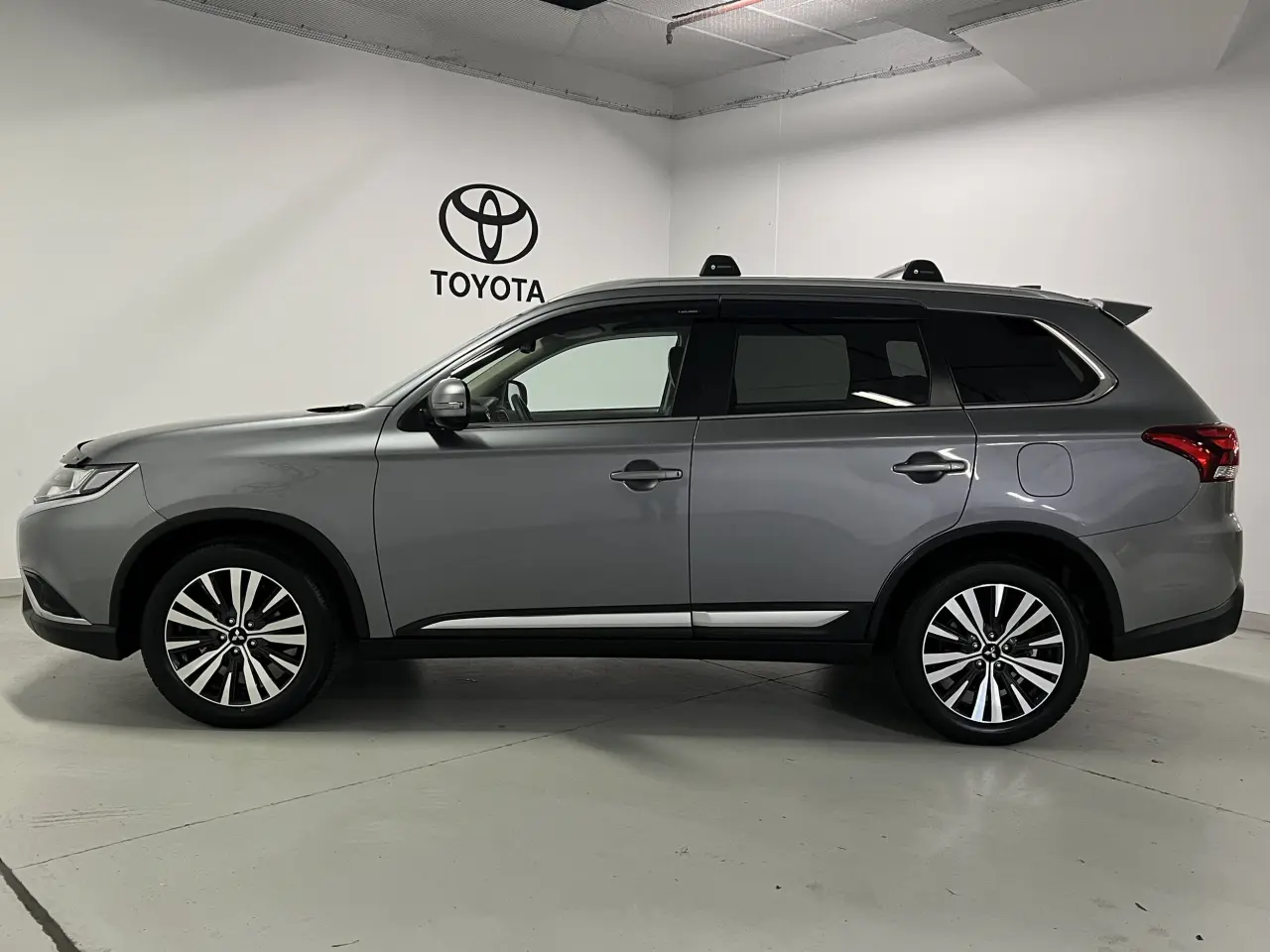 2019 MITSUBISHI OUTLANDER Gallery Image 9