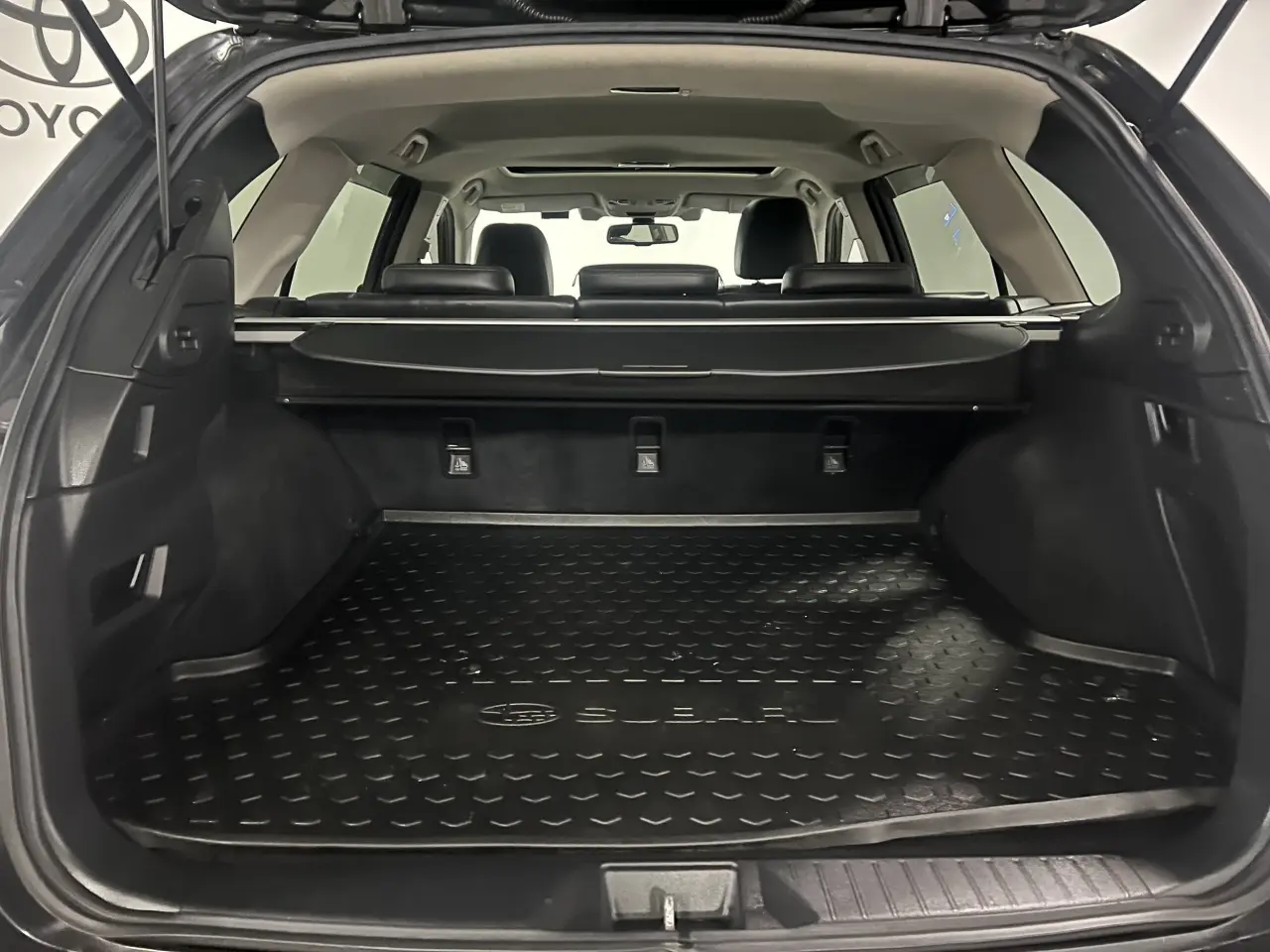 2018 SUBARU OUTBACK Gallery Image 12