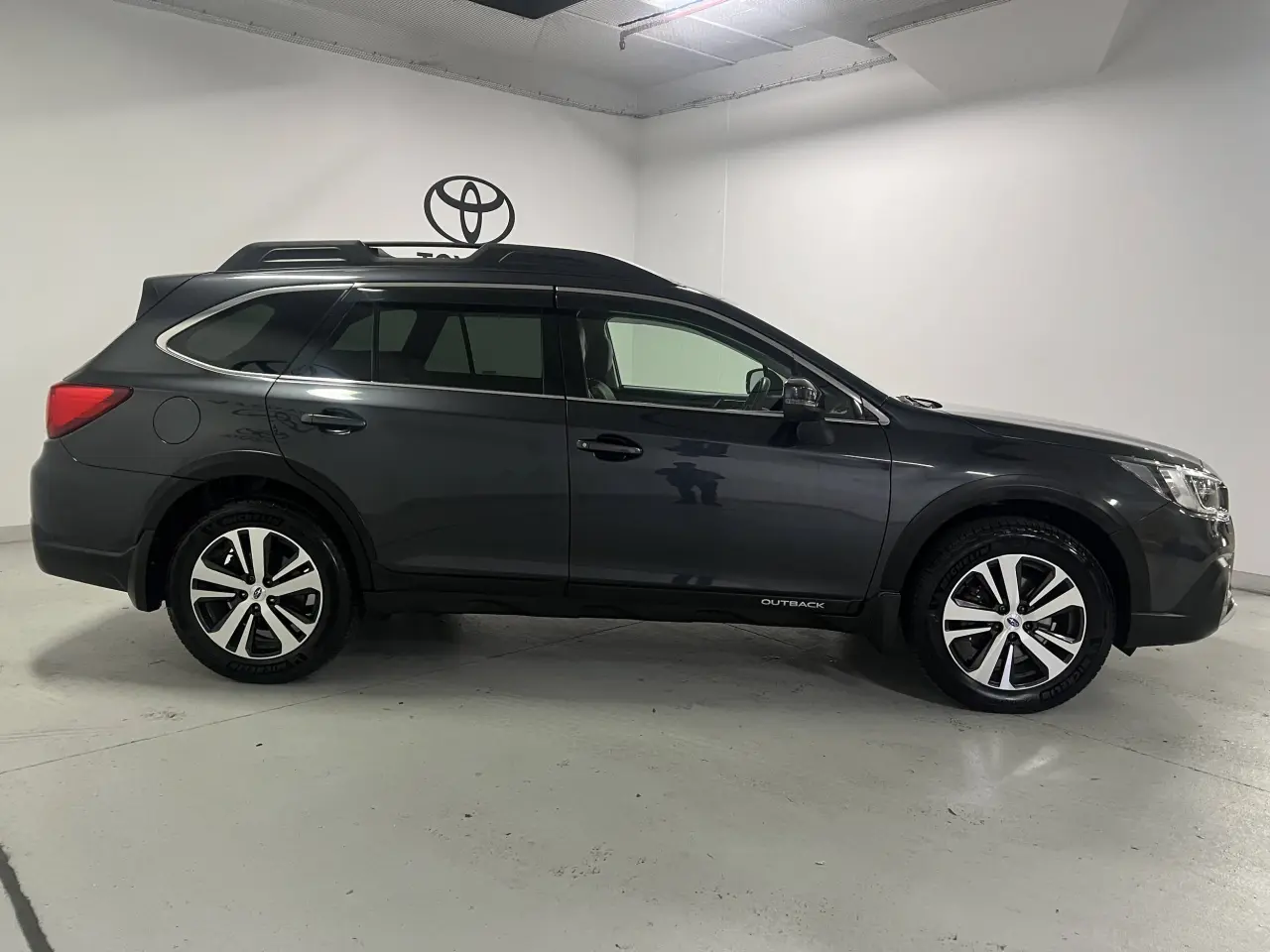2018 SUBARU OUTBACK Gallery Image 4
