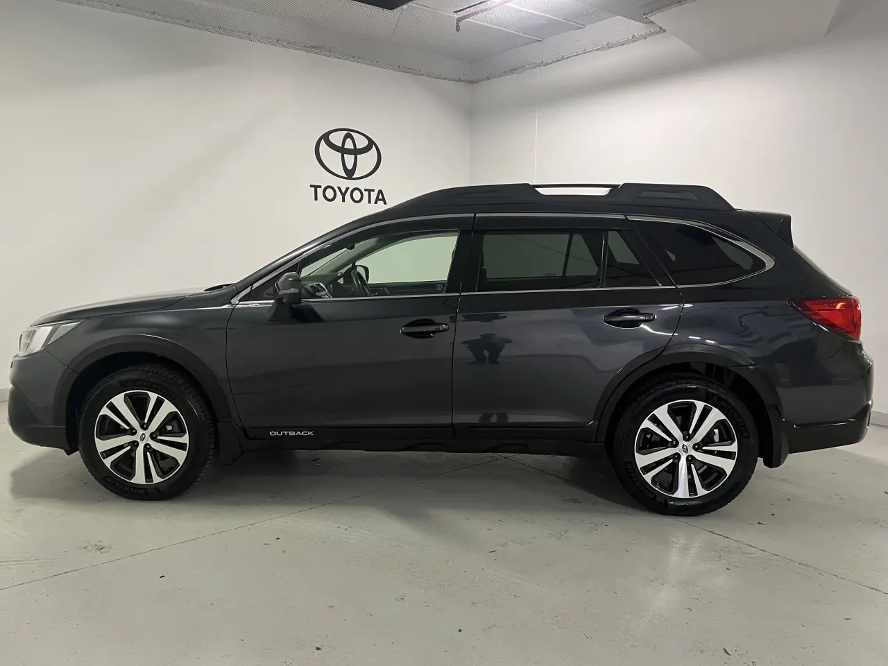 2018 SUBARU OUTBACK Gallery Image 9