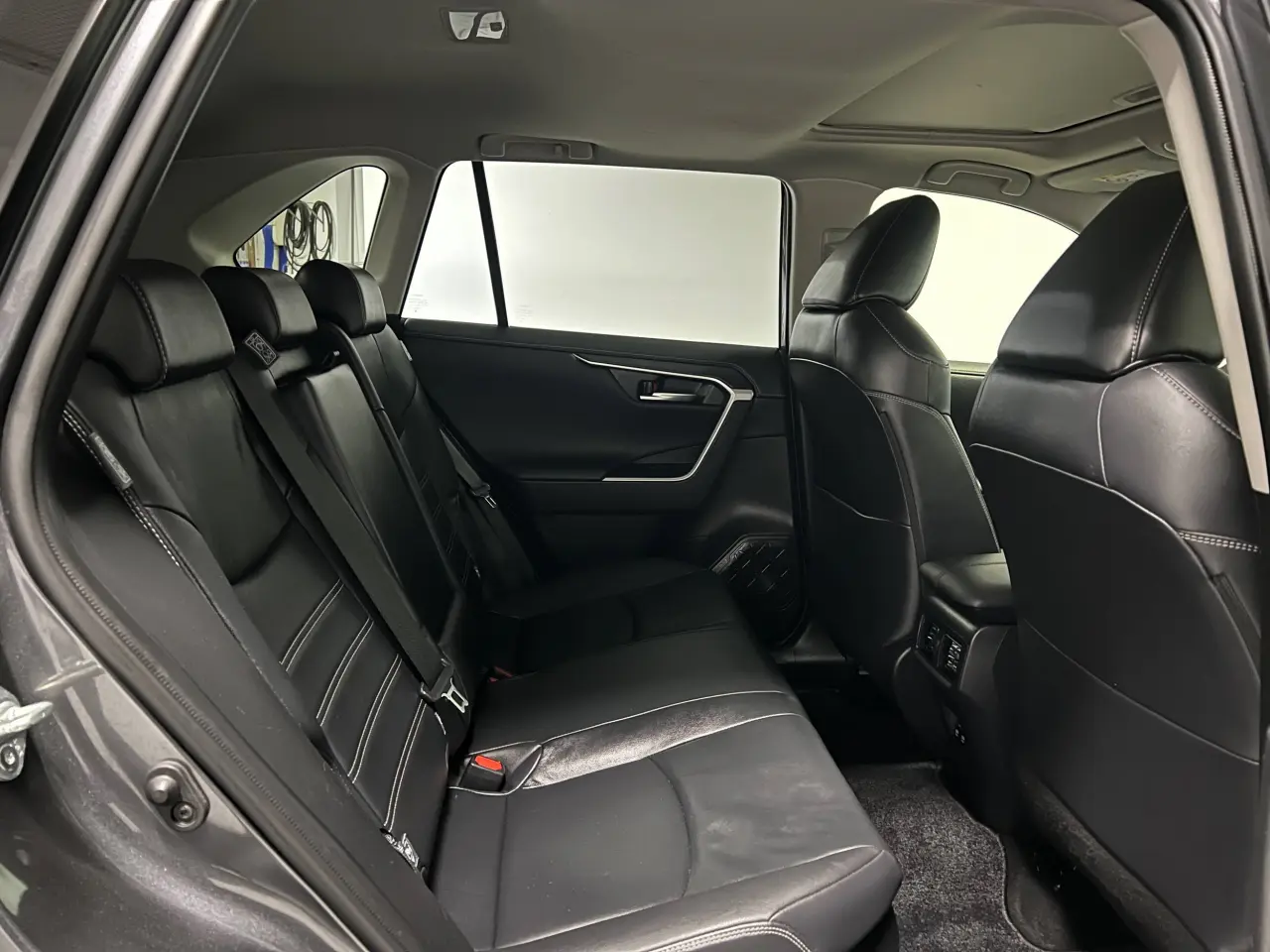 2020 TOYOTA RAV4 HYBRID Gallery Image 11