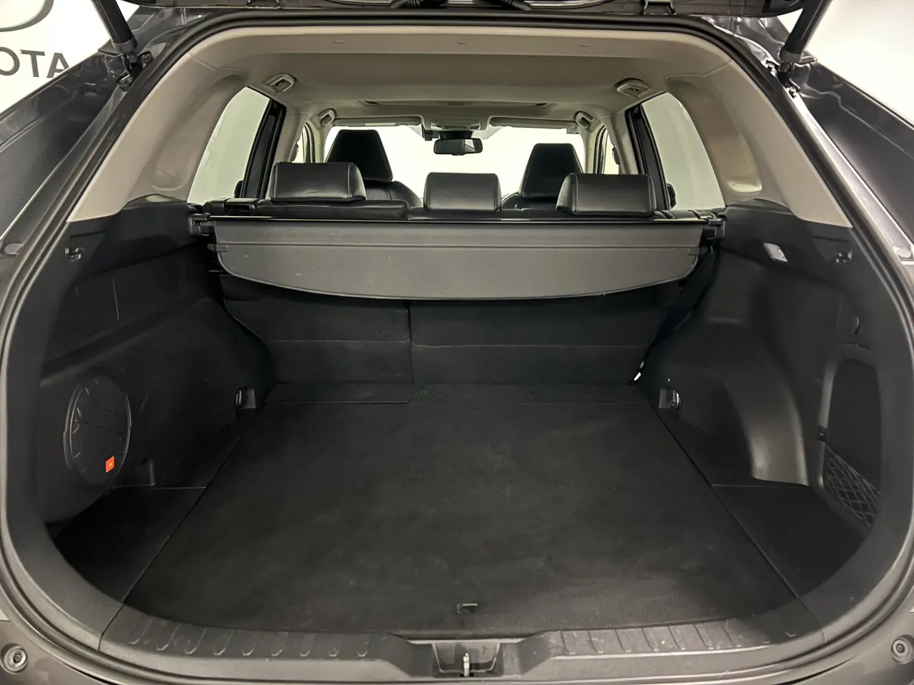 2020 TOYOTA RAV4 HYBRID Gallery Image 12
