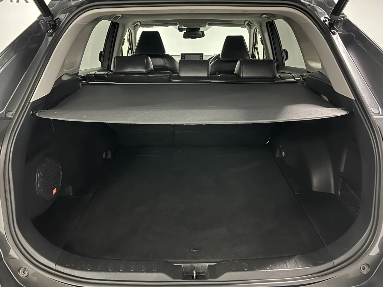 2020 TOYOTA RAV4 HYBRID Gallery Image 13