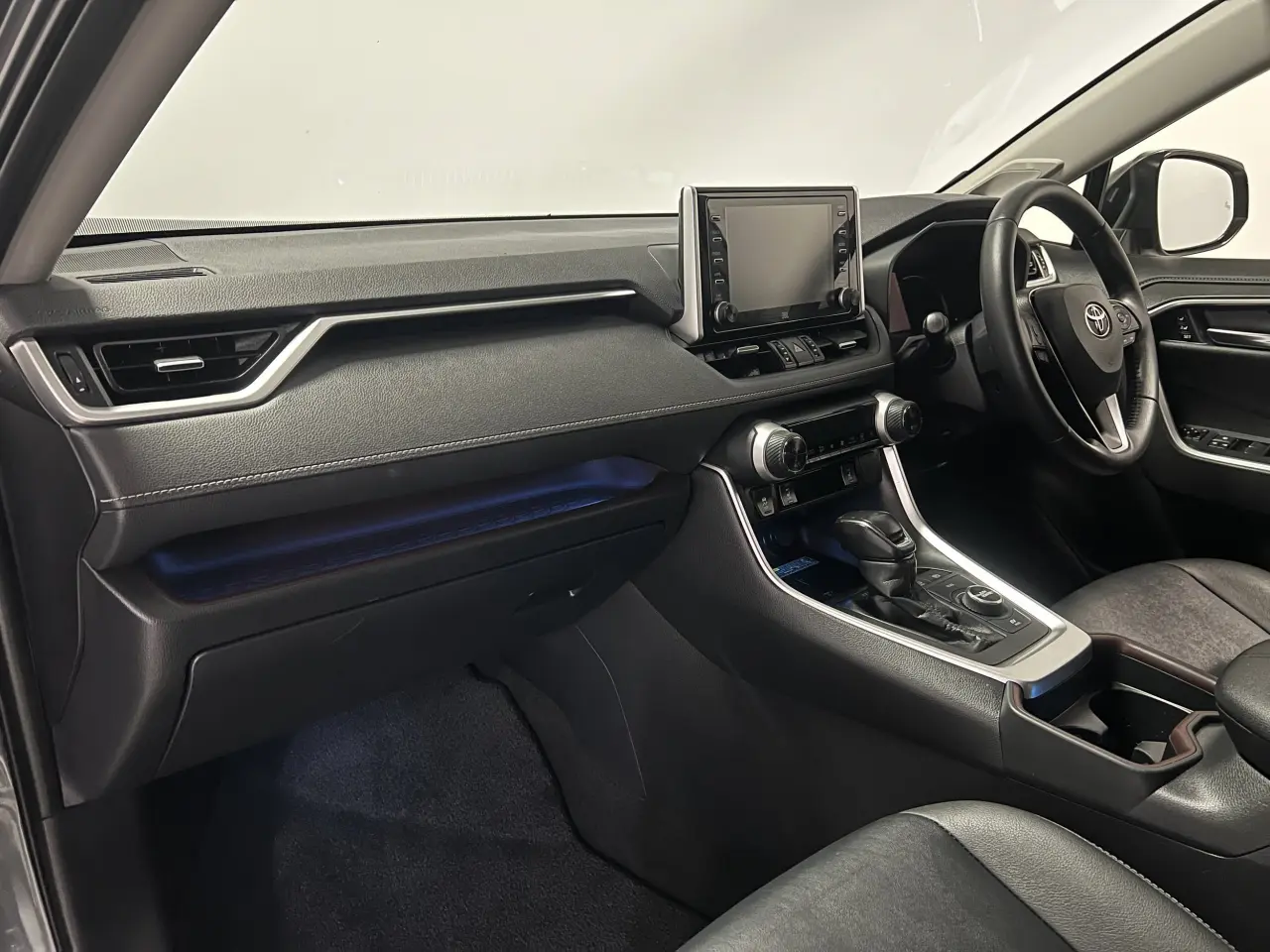 2020 TOYOTA RAV4 HYBRID Gallery Image 15