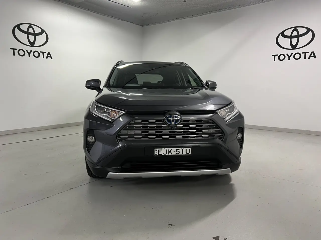 2020 TOYOTA RAV4 HYBRID Gallery Image 2
