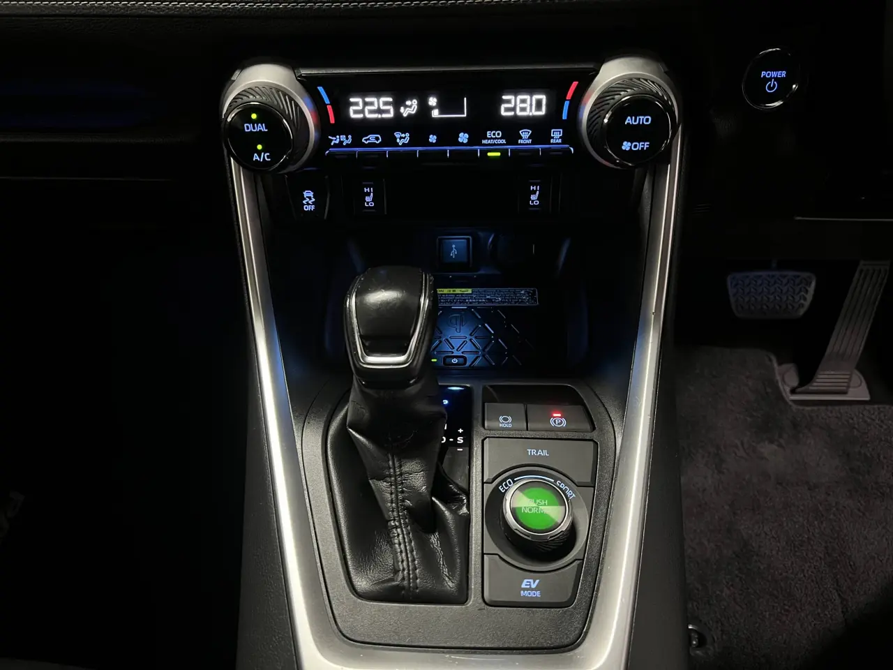 2020 TOYOTA RAV4 HYBRID Gallery Image 20