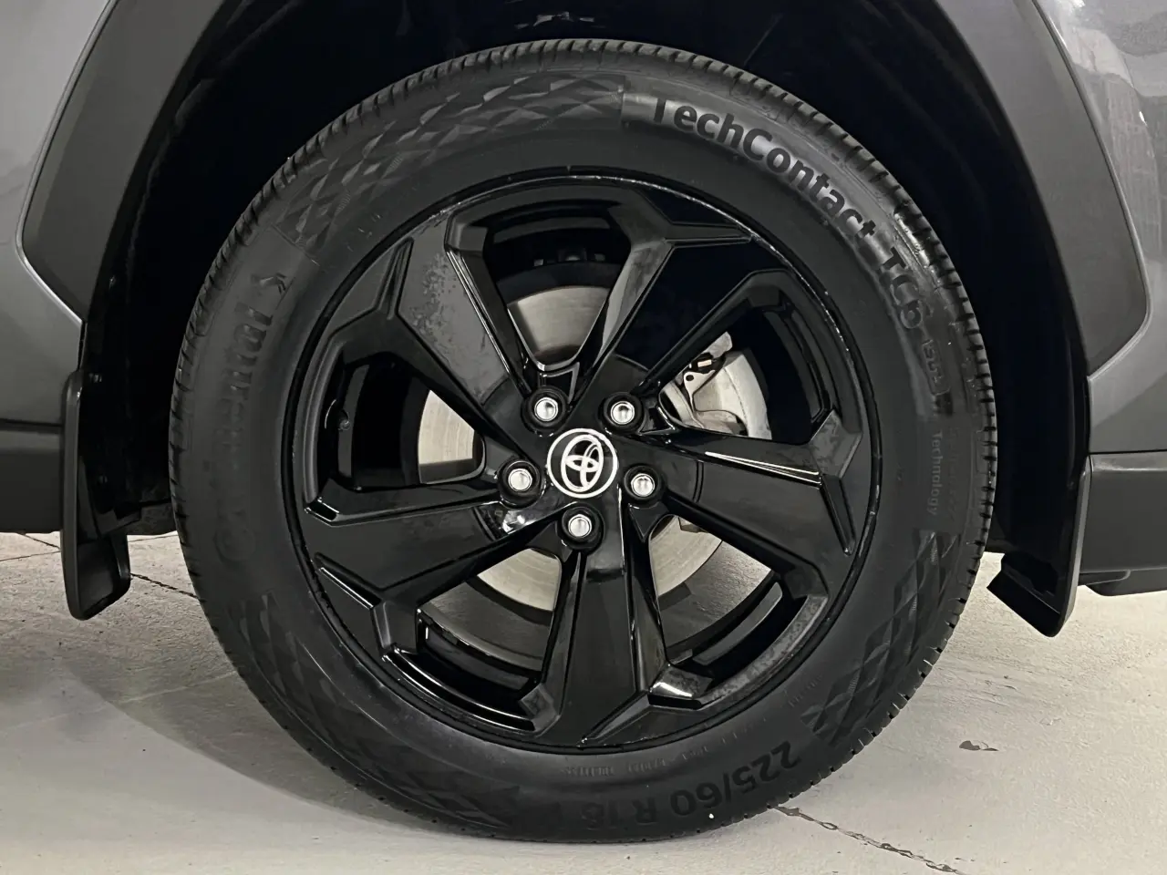 2020 TOYOTA RAV4 HYBRID Gallery Image 5