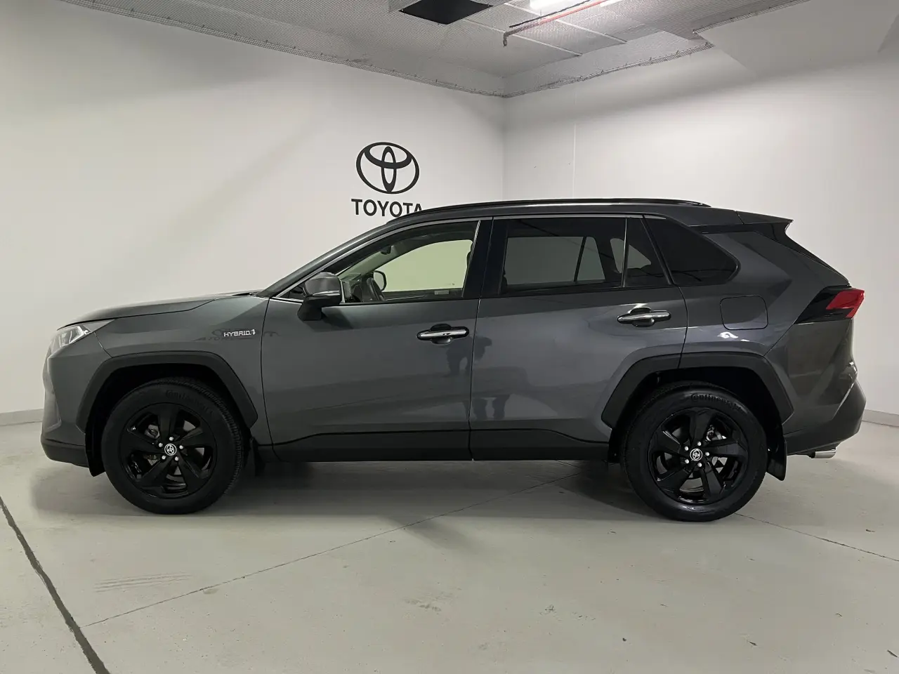 2020 TOYOTA RAV4 HYBRID Gallery Image 9