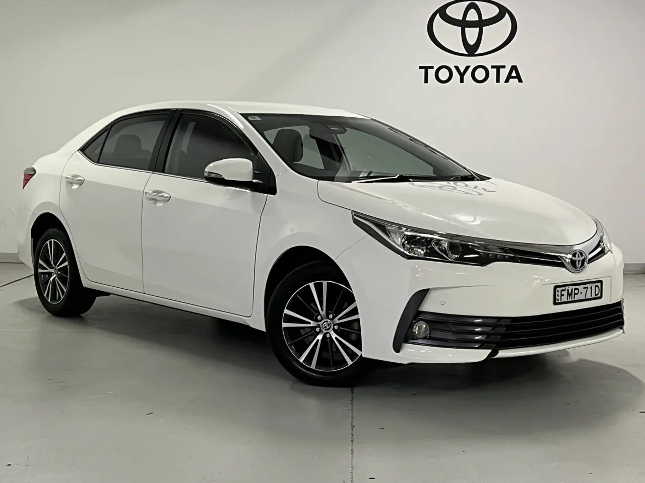 2019 TOYOTA COROLLA Gallery Image 1