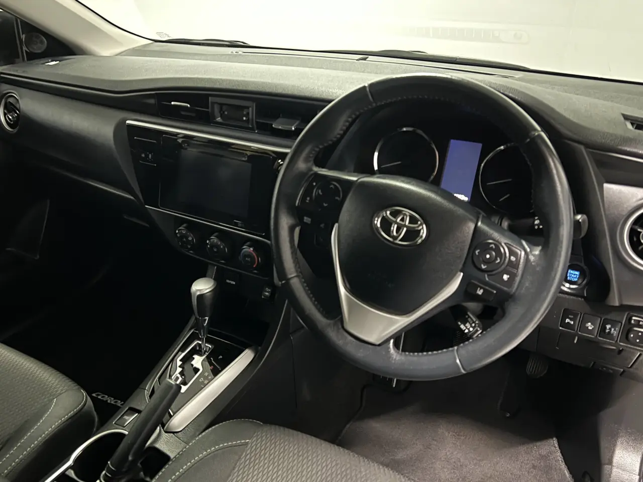 2019 TOYOTA COROLLA Gallery Image 10