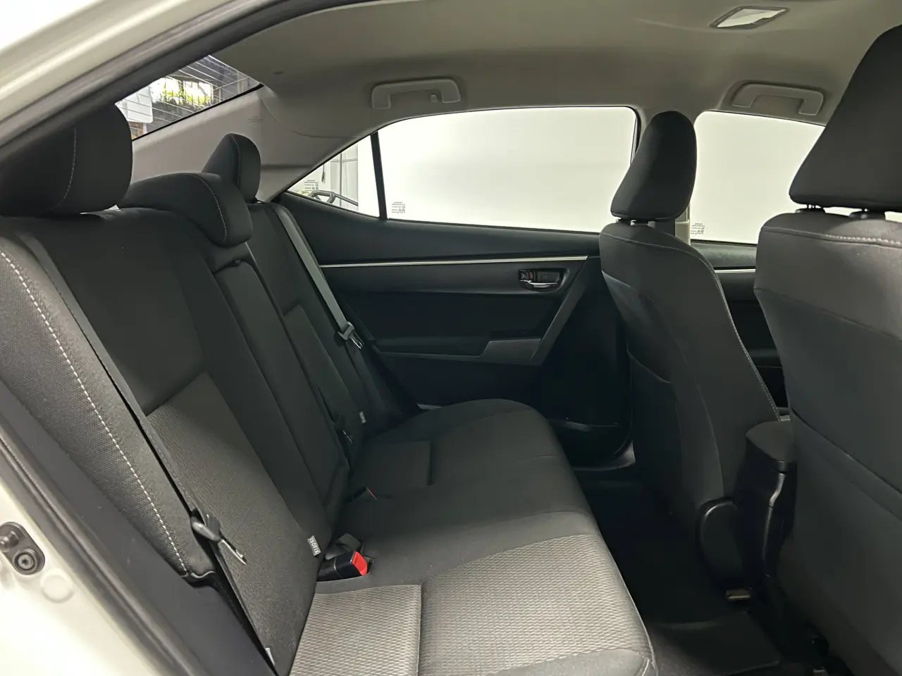 2019 TOYOTA COROLLA Gallery Image 11
