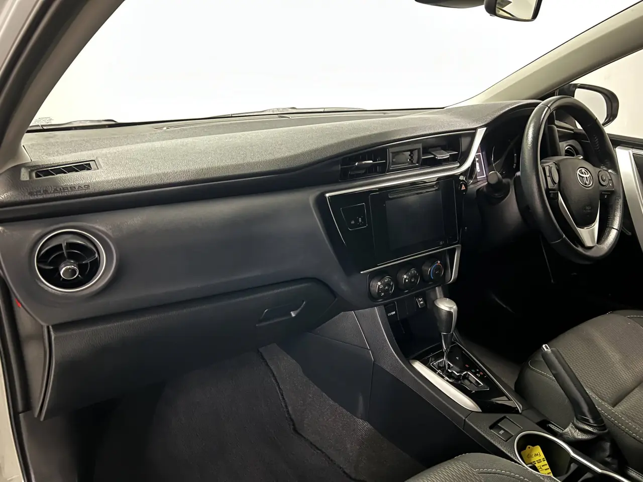 2019 TOYOTA COROLLA Gallery Image 14