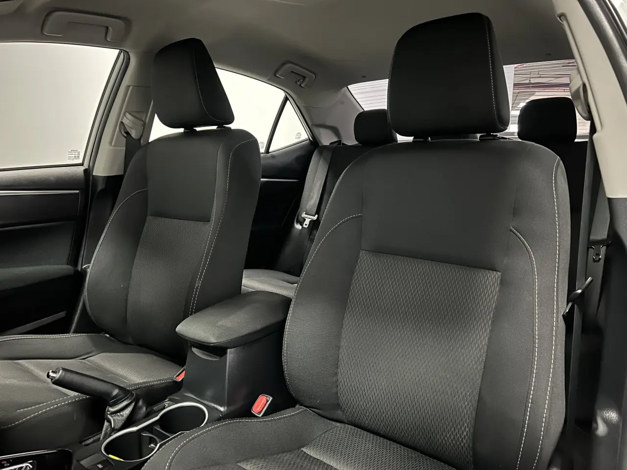 2019 TOYOTA COROLLA Gallery Image 15