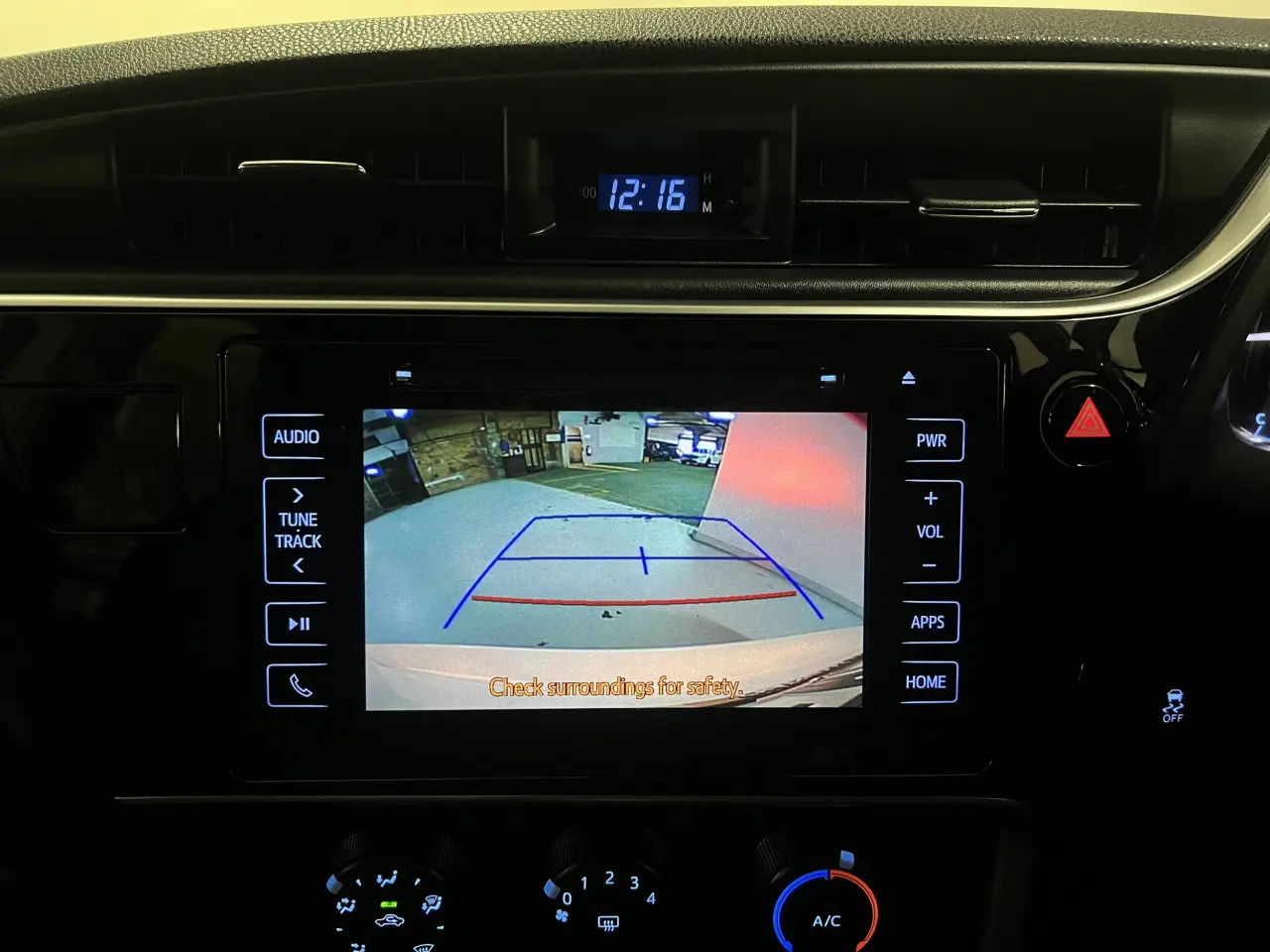 2019 TOYOTA COROLLA Gallery Image 18