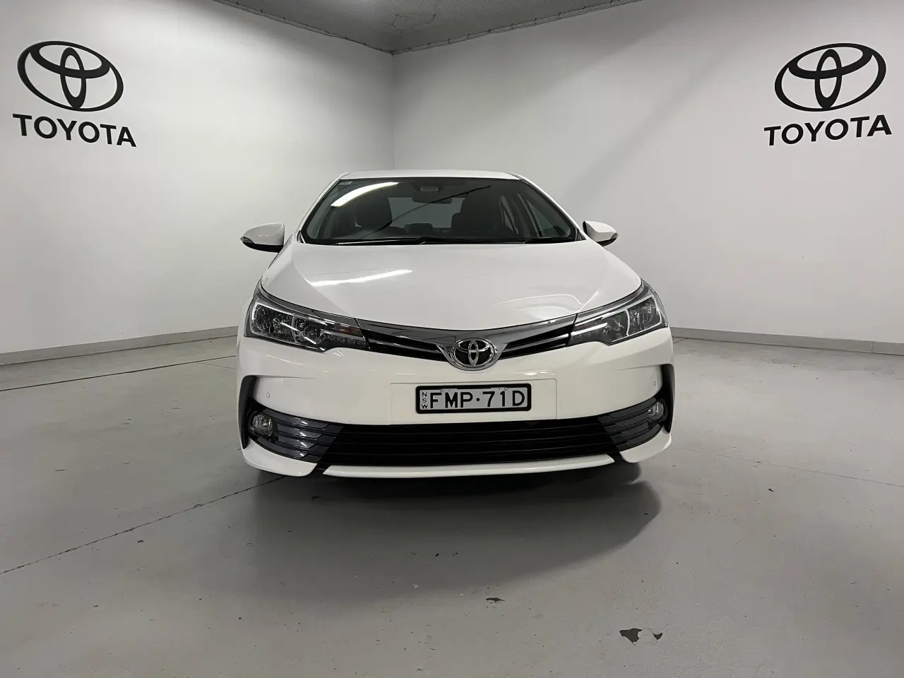 2019 TOYOTA COROLLA Gallery Image 2