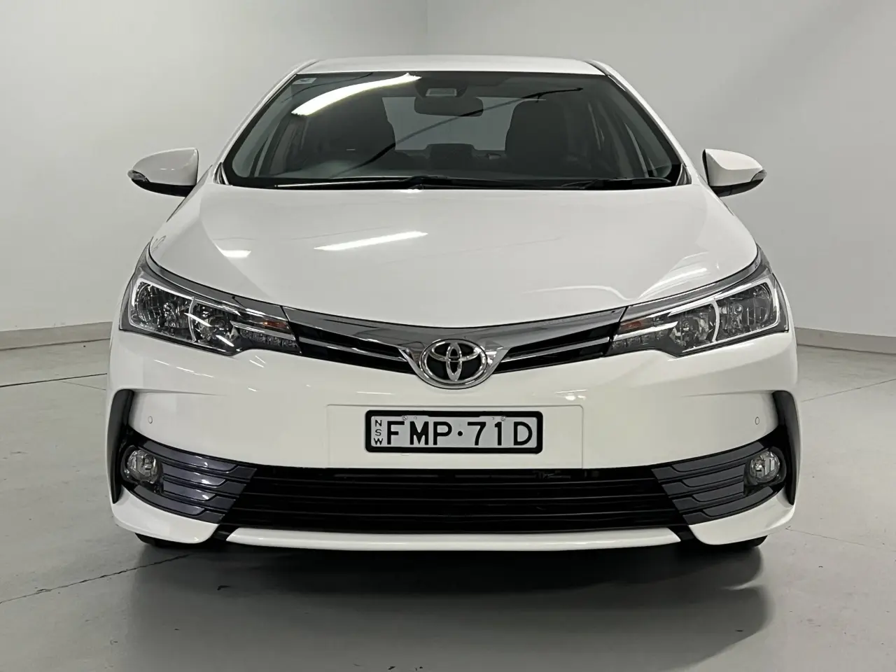 2019 TOYOTA COROLLA Gallery Image 3