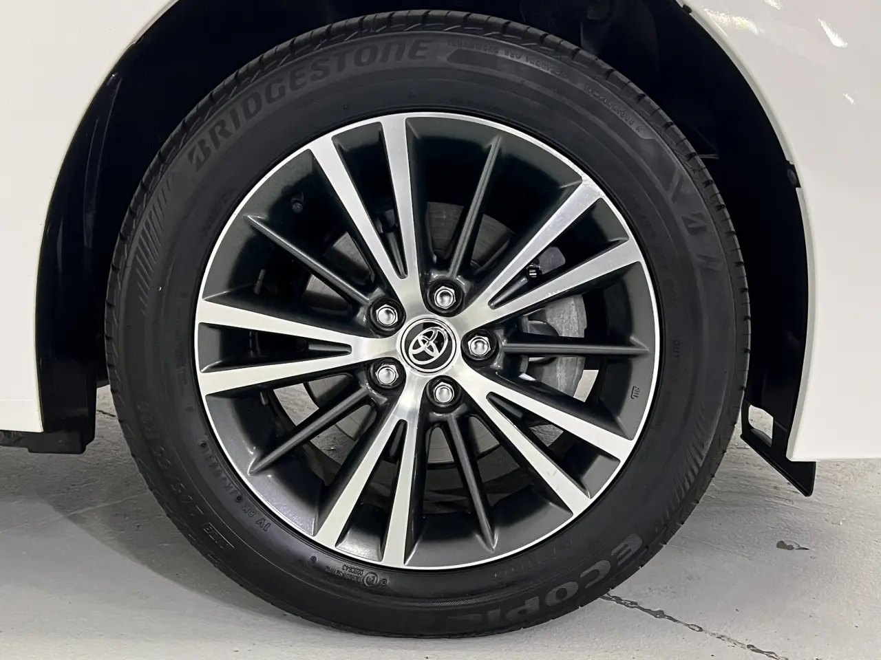 2019 TOYOTA COROLLA Gallery Image 5