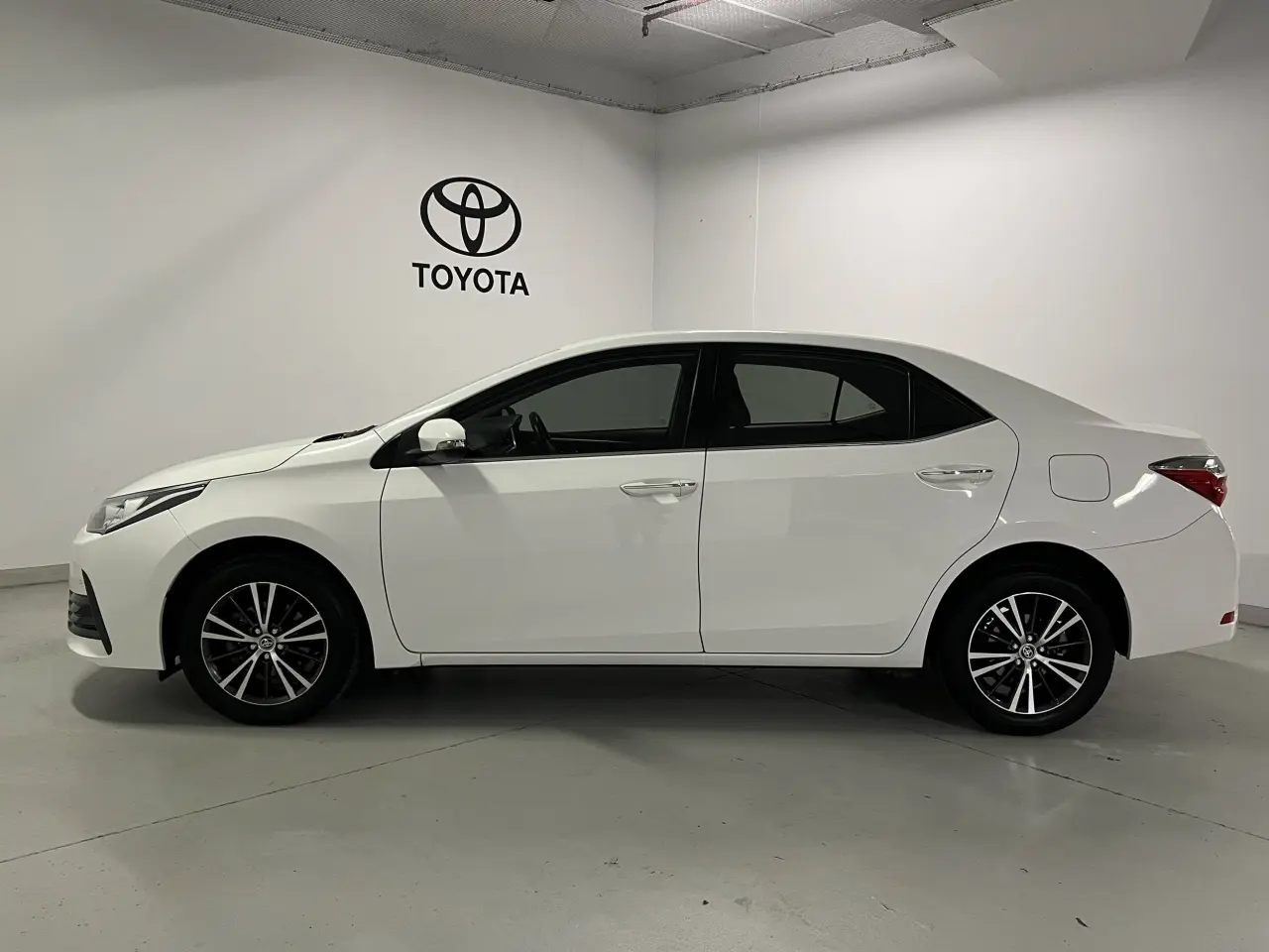 2019 TOYOTA COROLLA Gallery Image 9