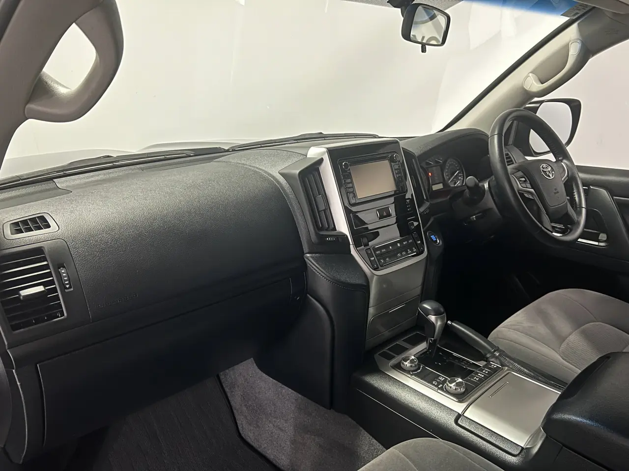 2018 TOYOTA LANDCRUISER Gallery Image 16