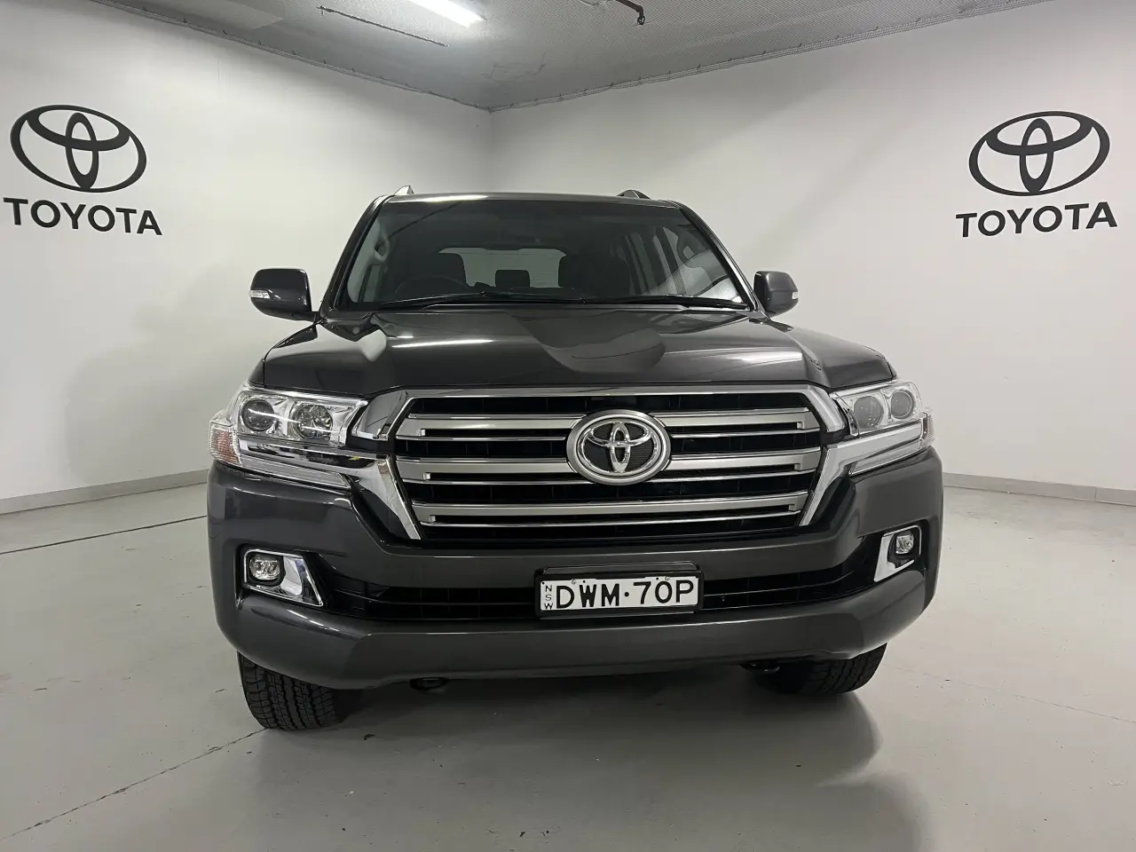 2018 TOYOTA LANDCRUISER Gallery Image 2