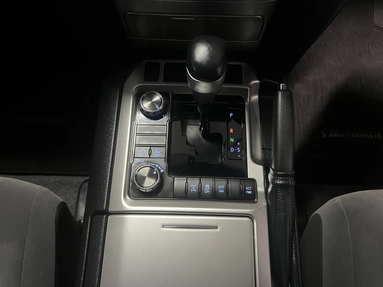 2018 TOYOTA LANDCRUISER Gallery Image 21