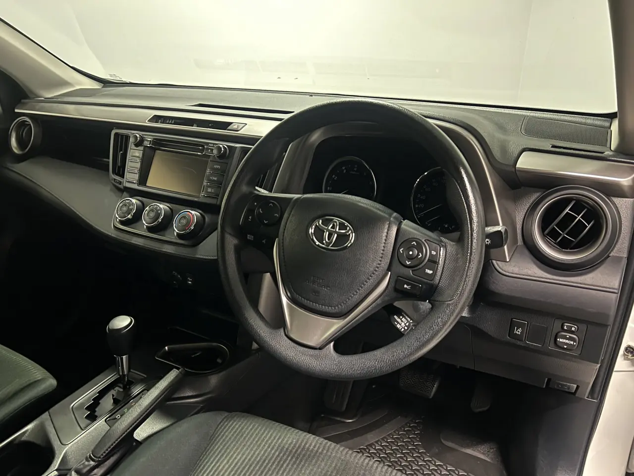 2018 TOYOTA RAV4 Gallery Image 10