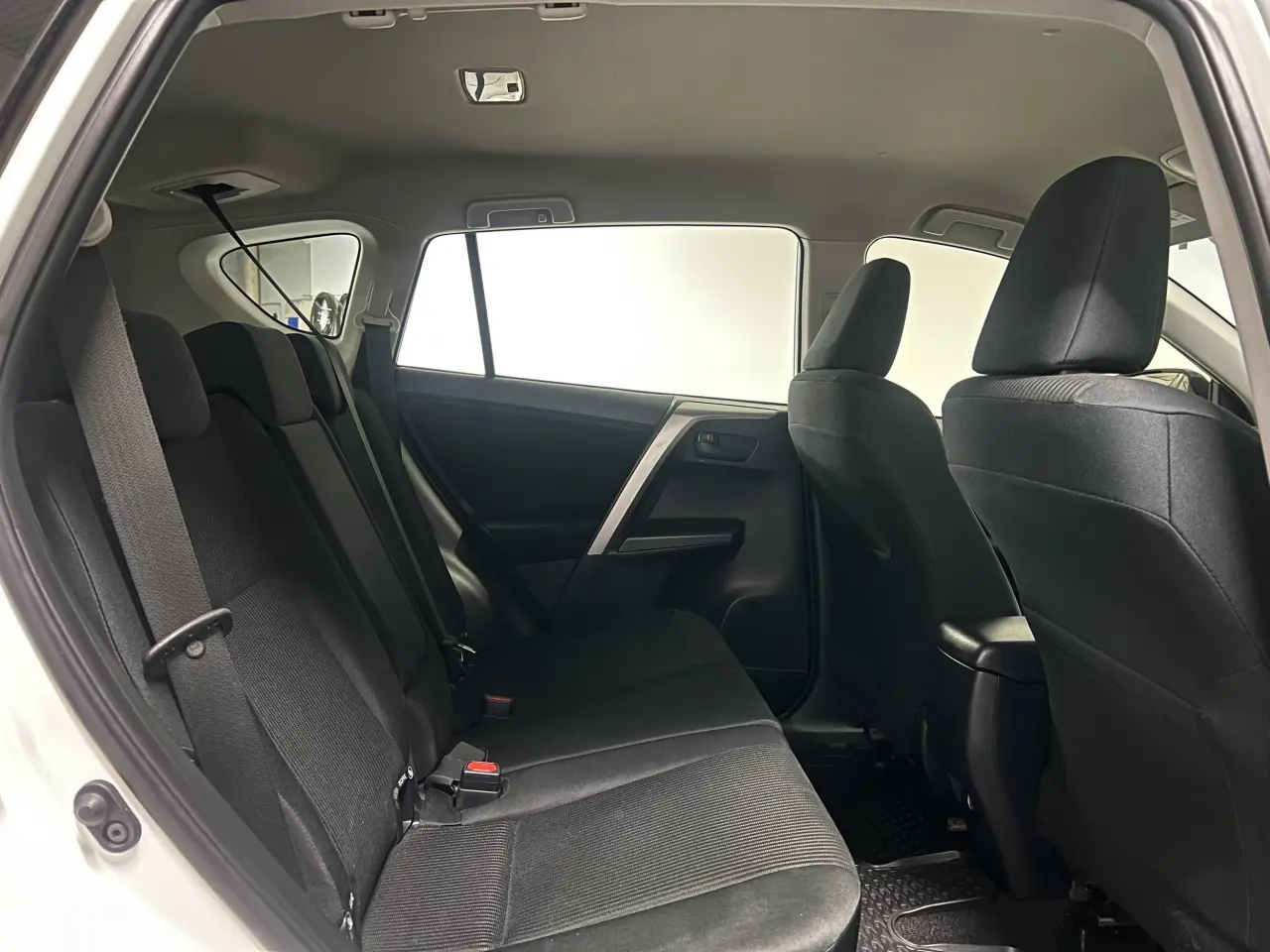2018 TOYOTA RAV4 Gallery Image 11