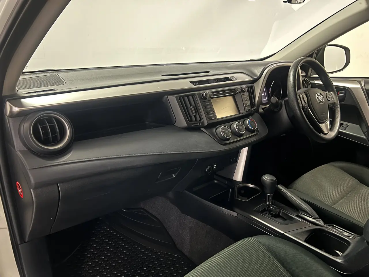 2018 TOYOTA RAV4 Gallery Image 14