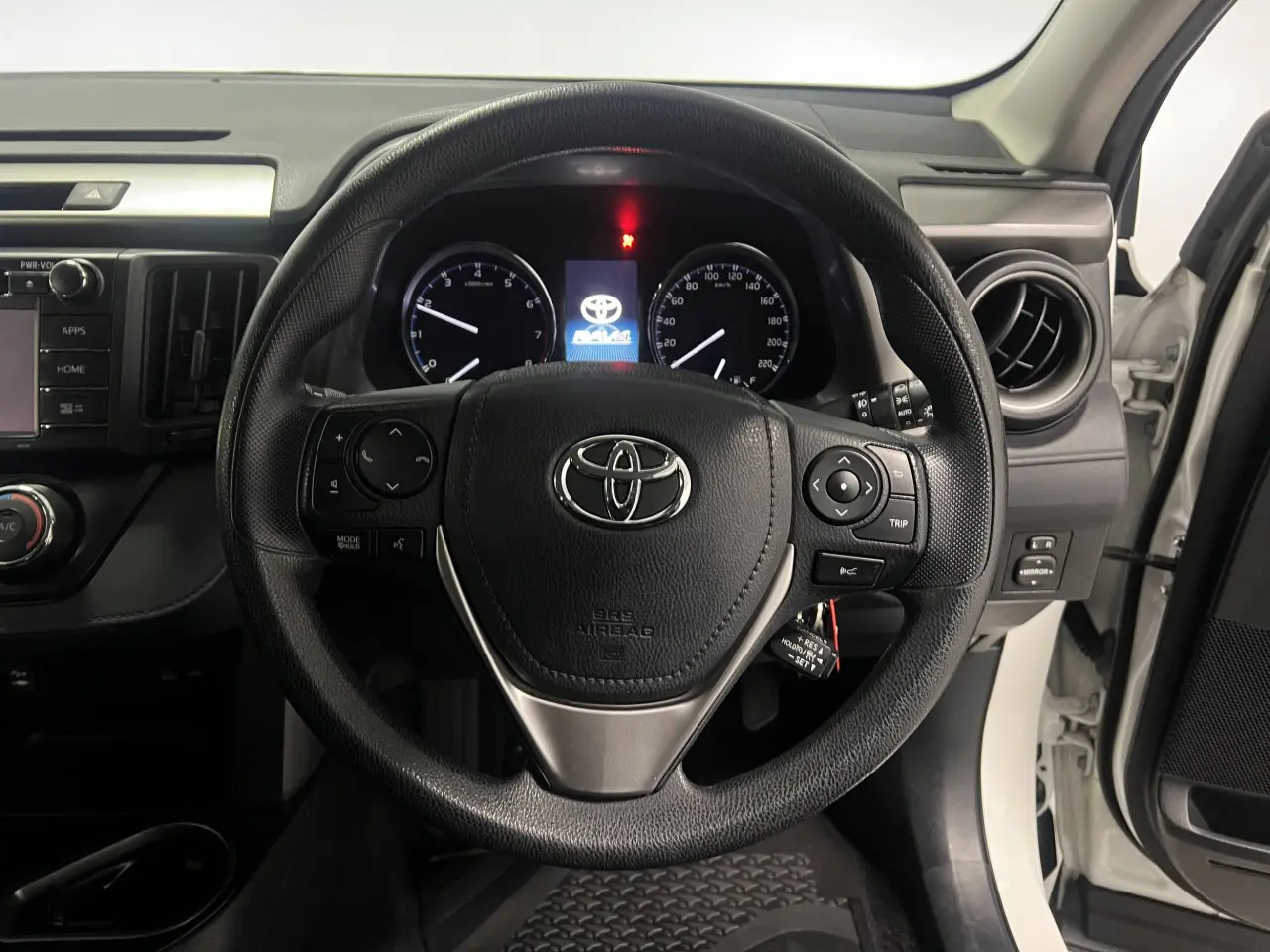 2018 TOYOTA RAV4 Gallery Image 16
