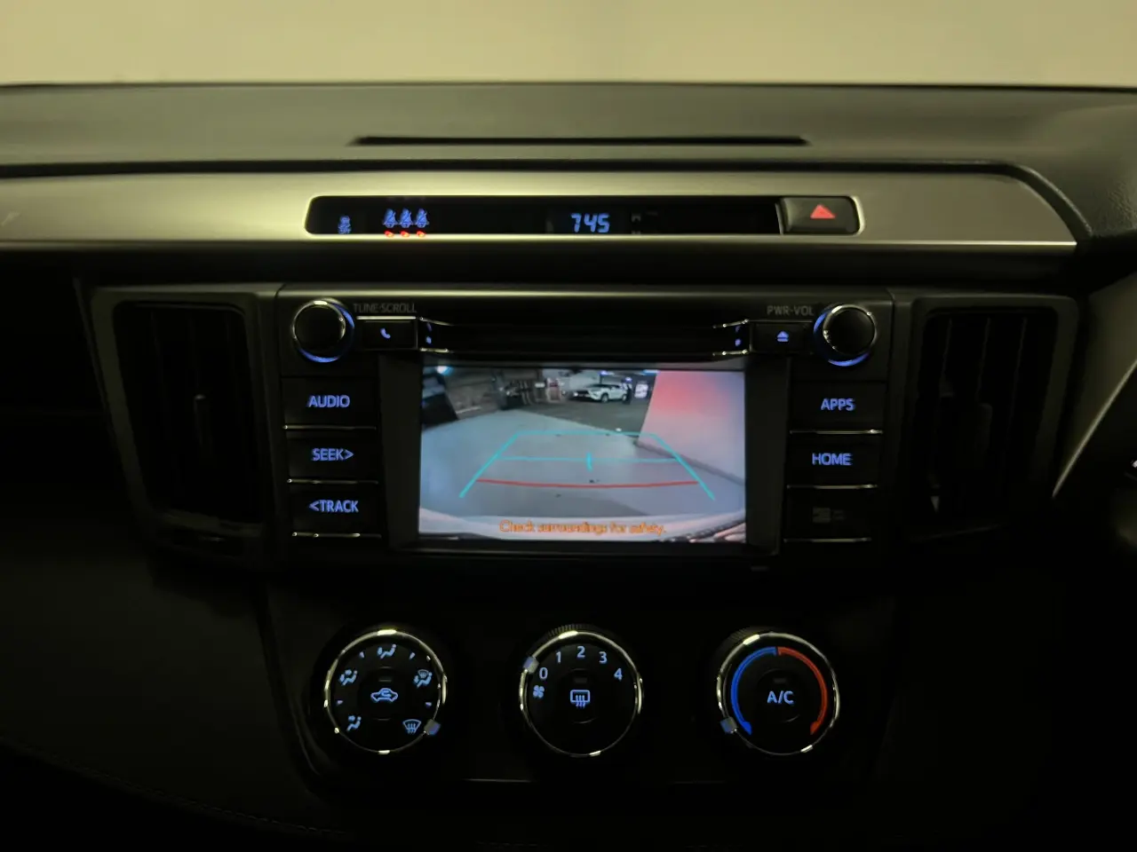 2018 TOYOTA RAV4 Gallery Image 18