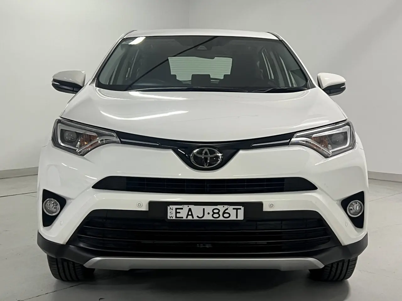 2018 TOYOTA RAV4 Gallery Image 3