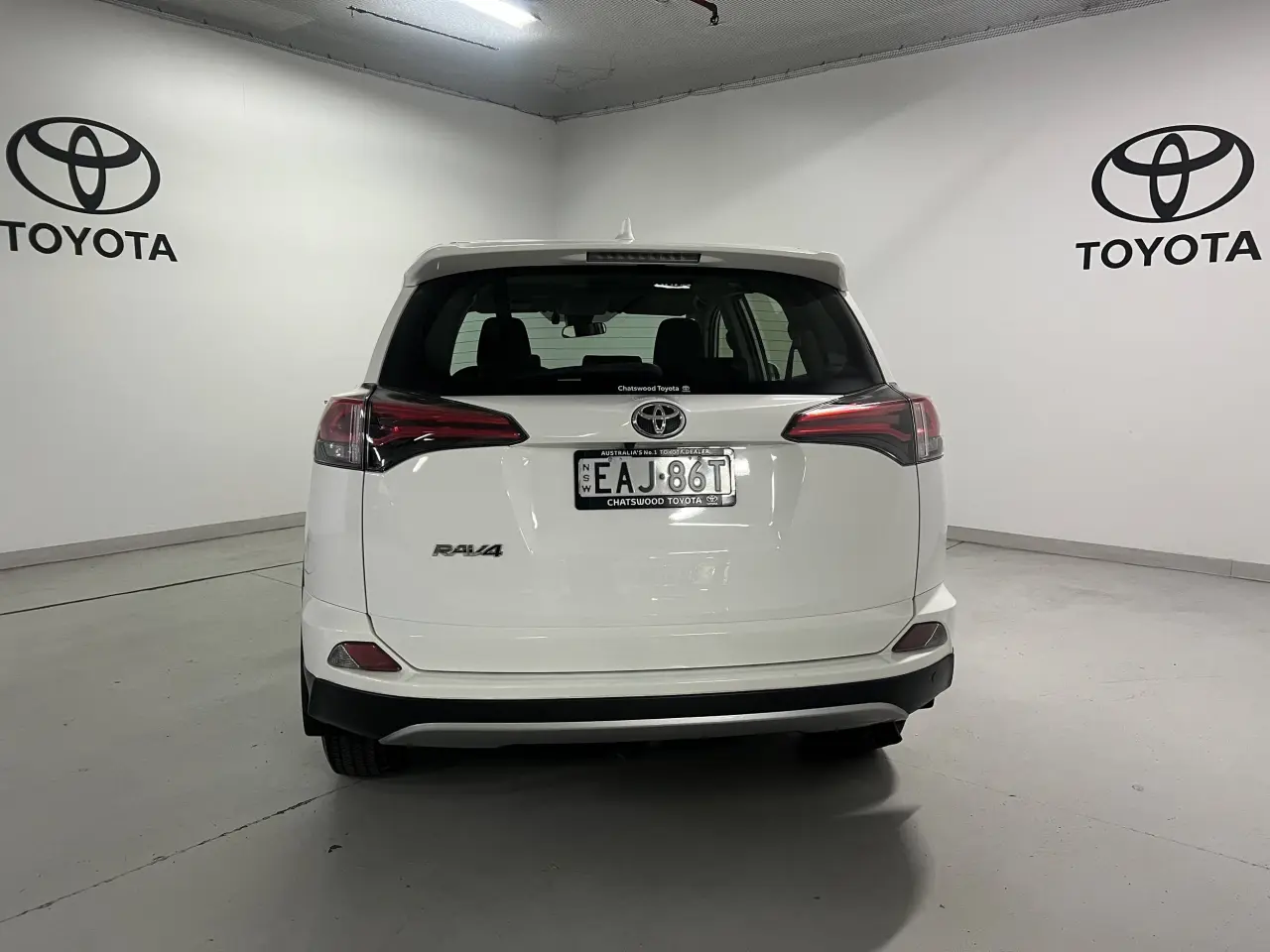 2018 TOYOTA RAV4 Gallery Image 6