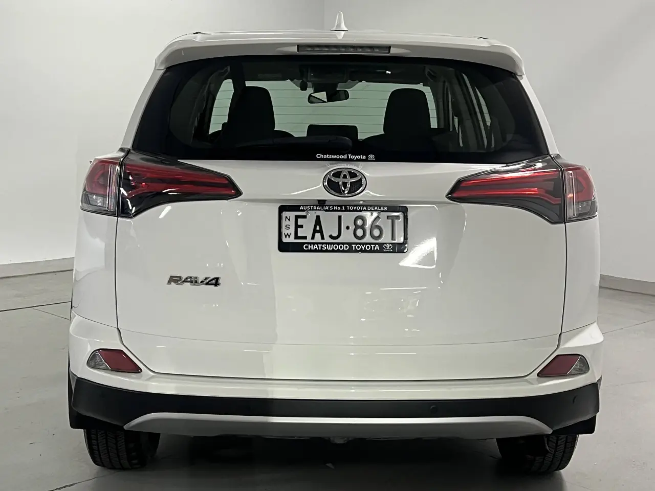 2018 TOYOTA RAV4 Gallery Image 7