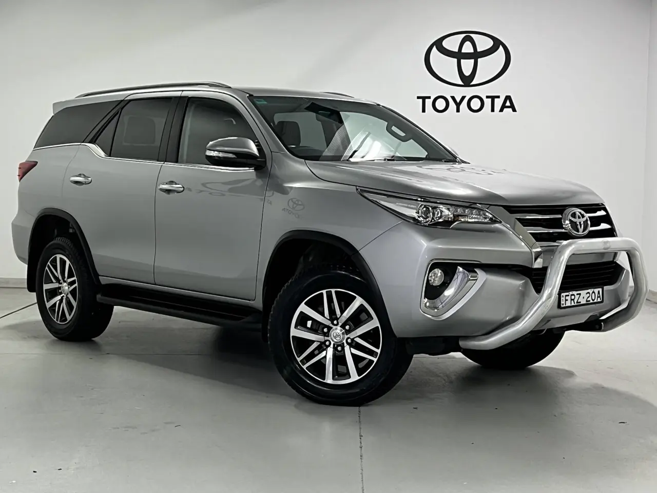 2017 TOYOTA FORTUNER Gallery Image 1