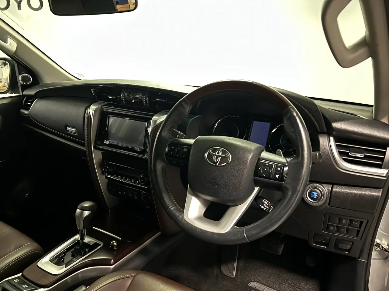 2017 TOYOTA FORTUNER Gallery Image 10