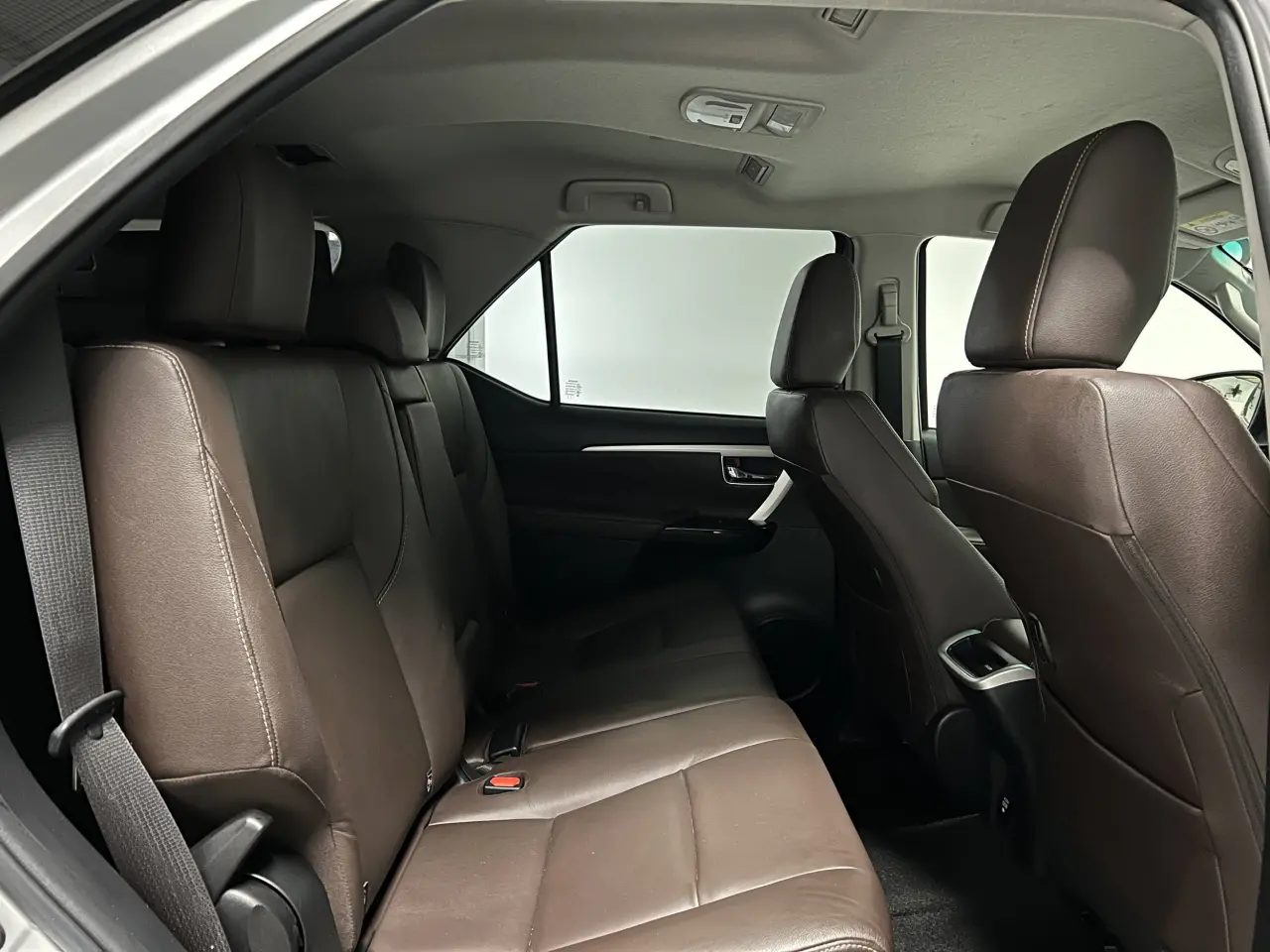 2017 TOYOTA FORTUNER Gallery Image 11