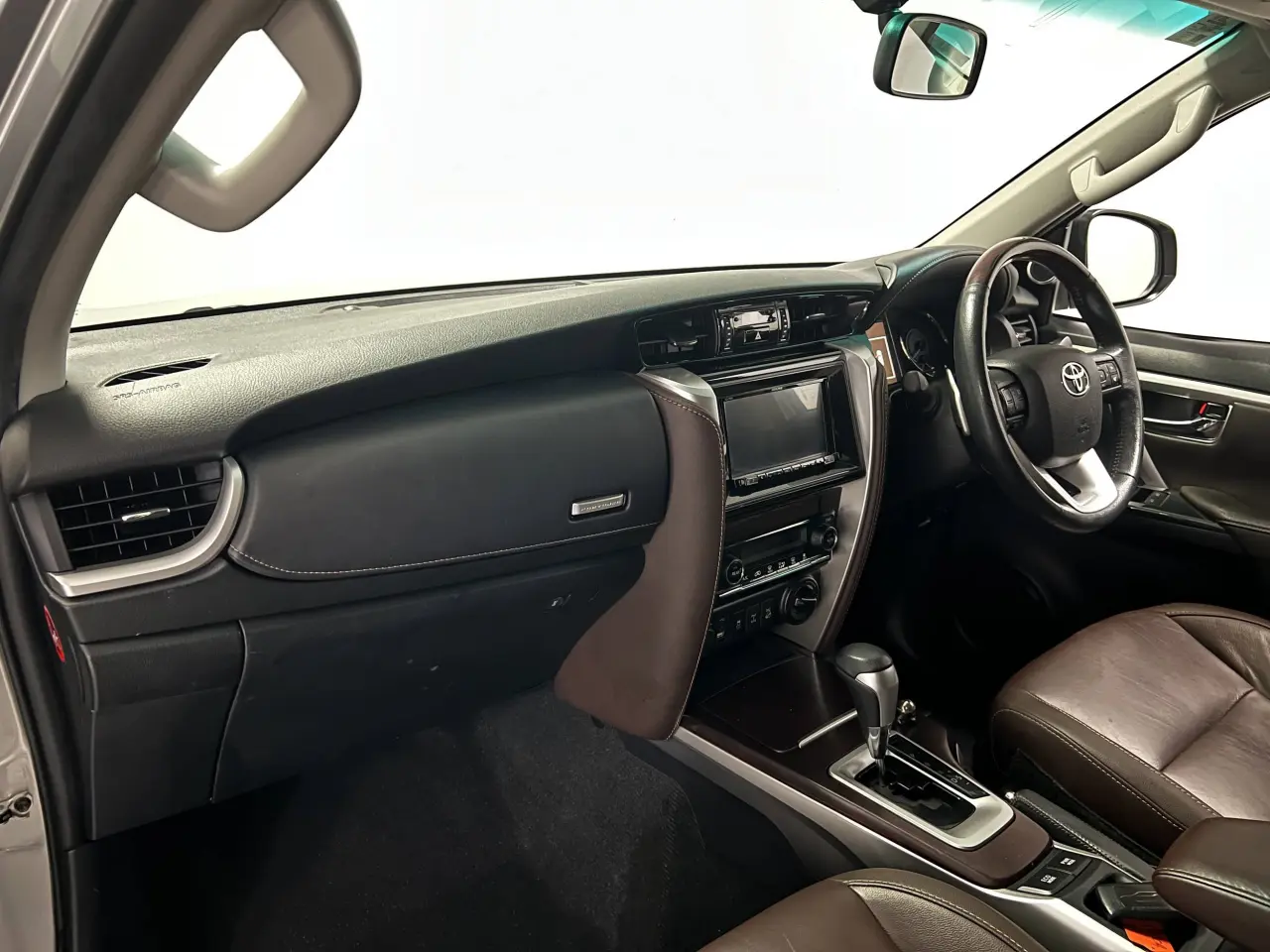 2017 TOYOTA FORTUNER Gallery Image 15