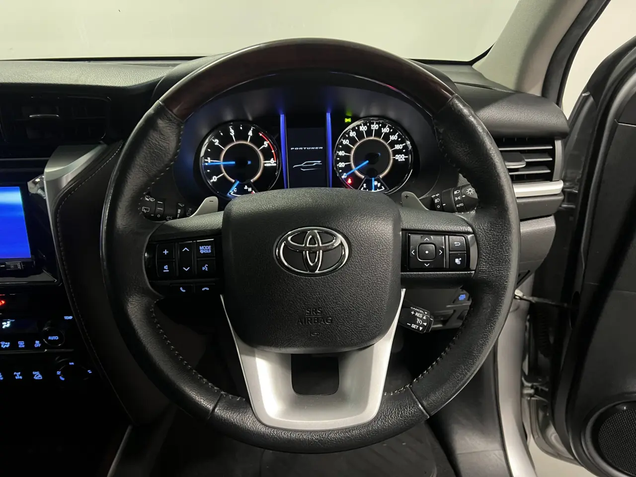 2017 TOYOTA FORTUNER Gallery Image 17