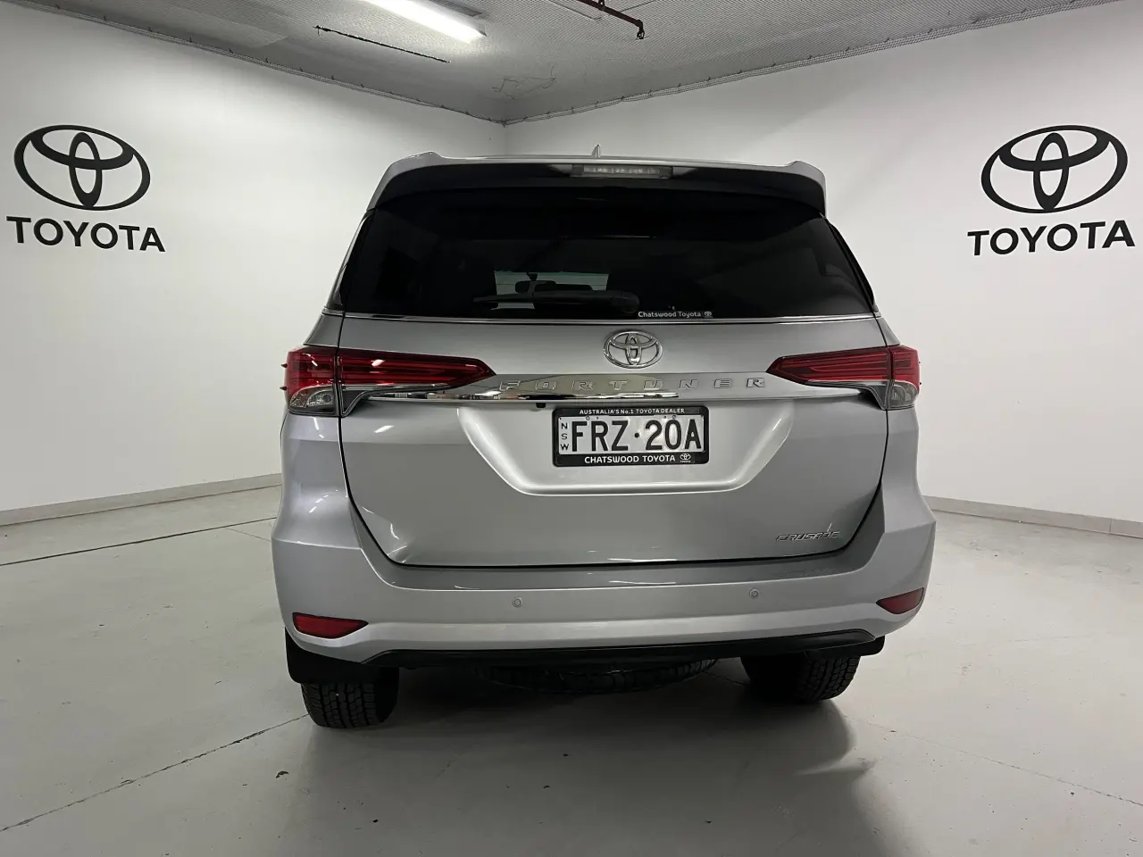 2017 TOYOTA FORTUNER Gallery Image 6