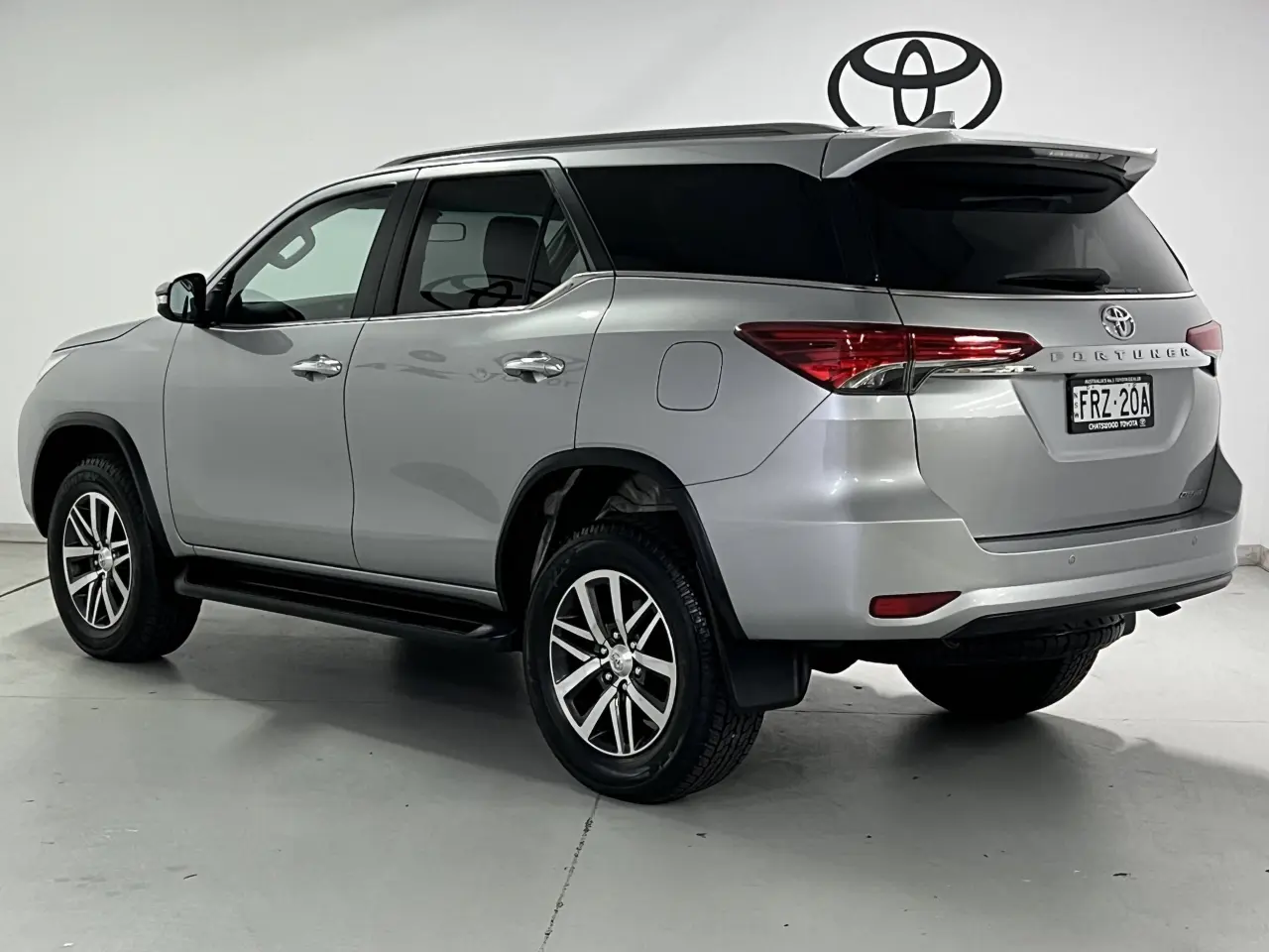 2017 TOYOTA FORTUNER Gallery Image 8