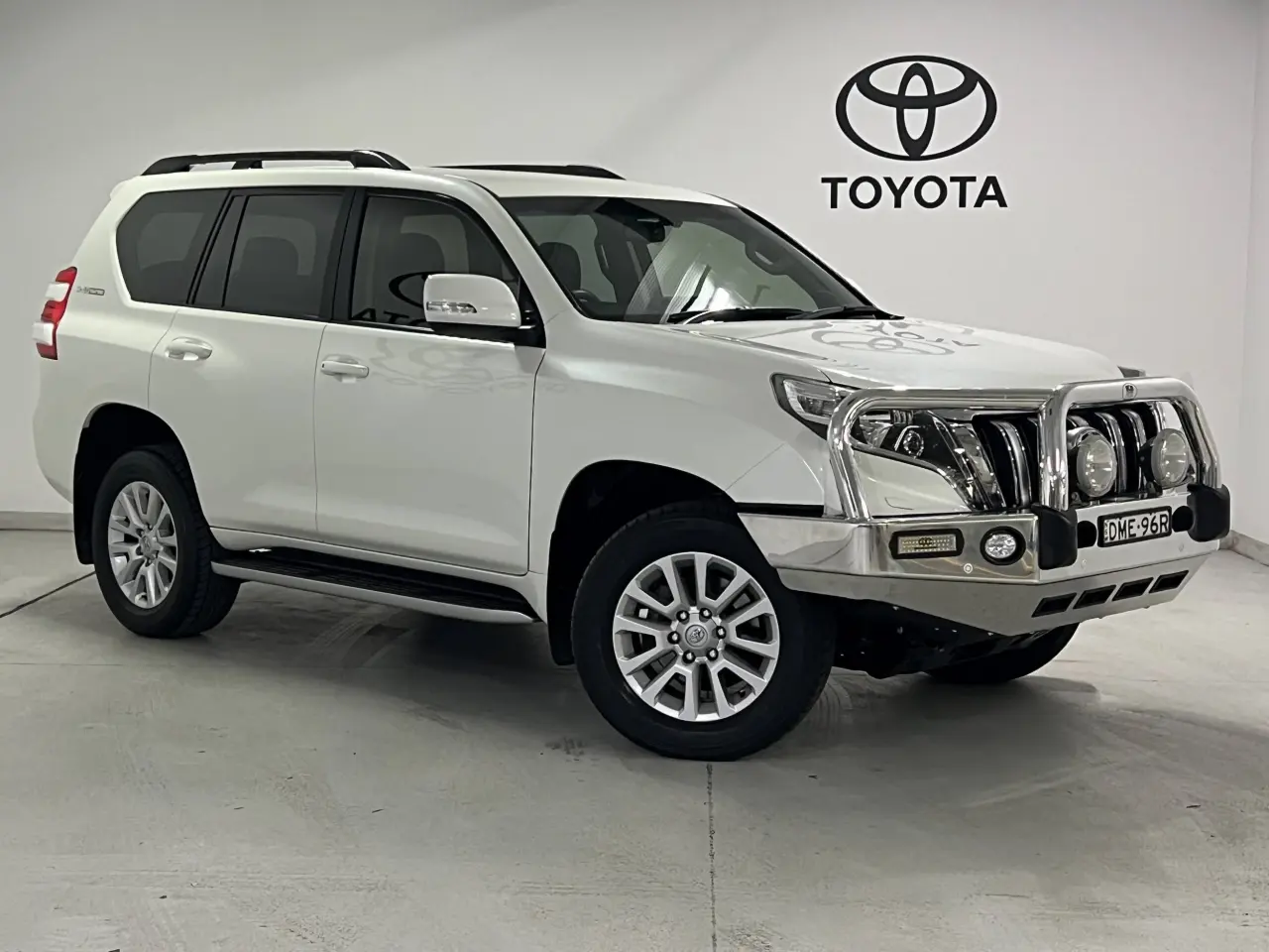 2017 TOYOTA LANDCRUISER Gallery Image 1