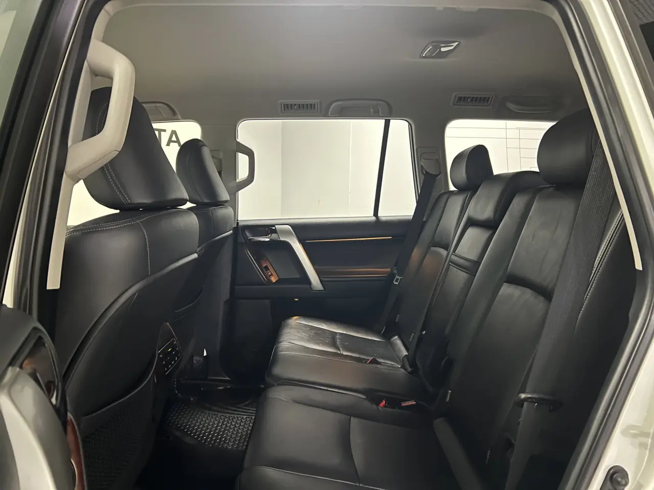 2017 TOYOTA LANDCRUISER Gallery Image 13
