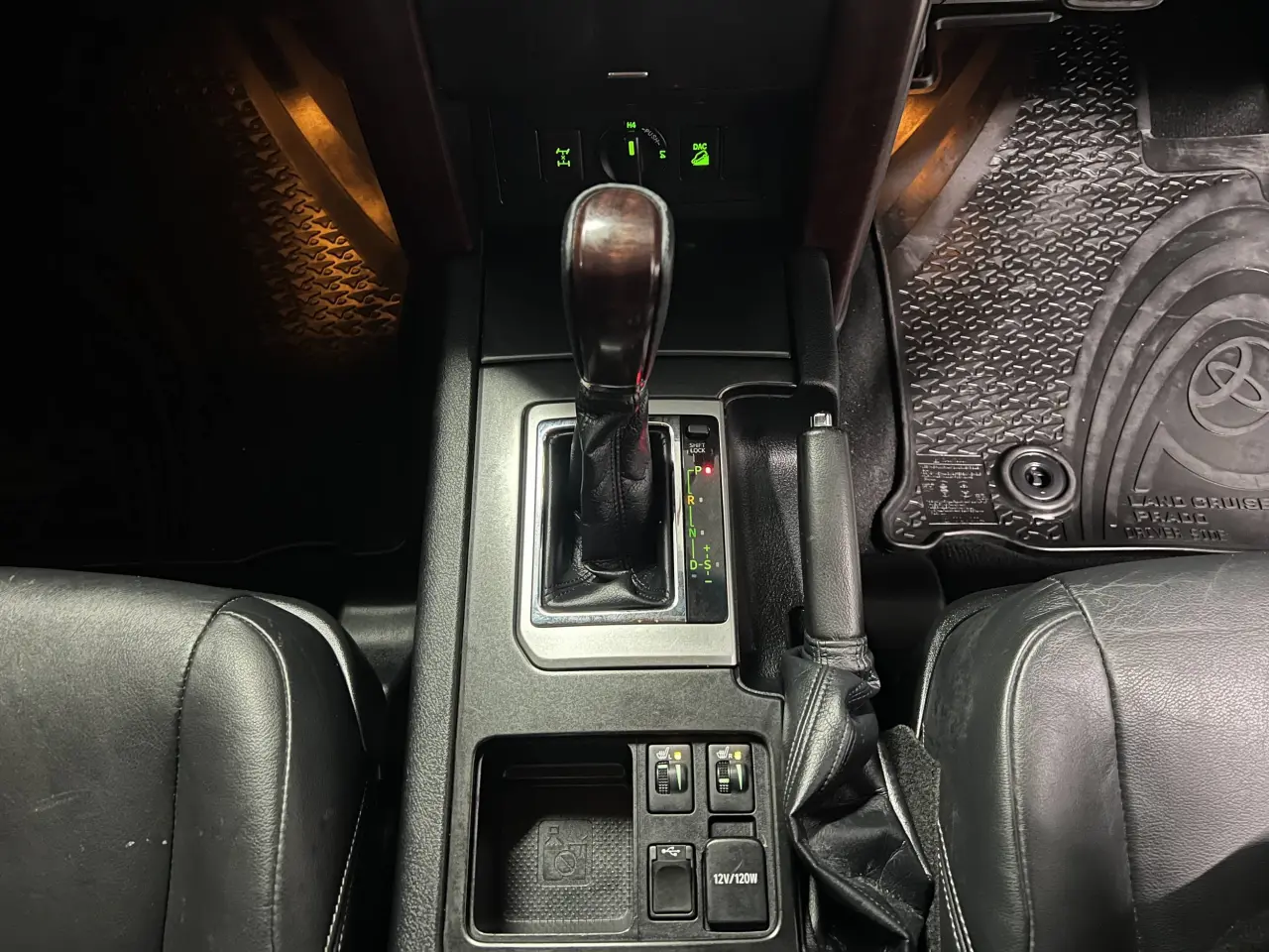 2017 TOYOTA LANDCRUISER Gallery Image 19