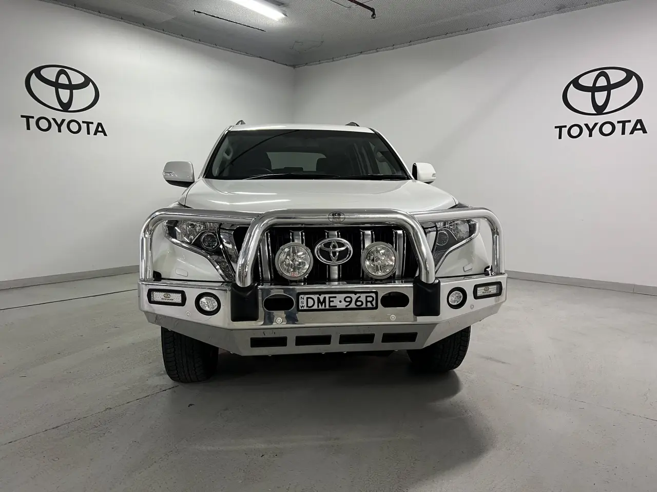 2017 TOYOTA LANDCRUISER Gallery Image 2