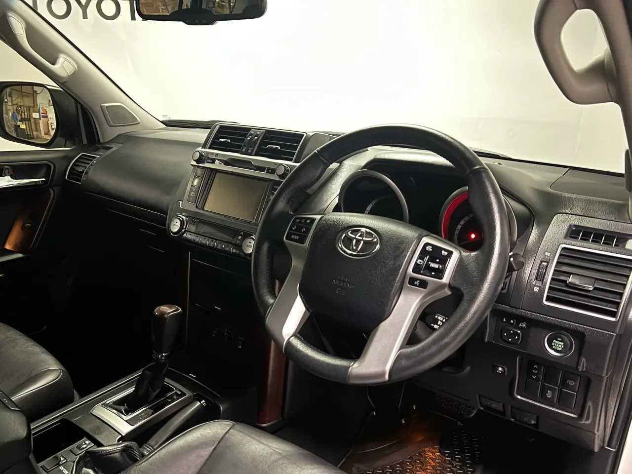 2017 TOYOTA LANDCRUISER Gallery Image 9