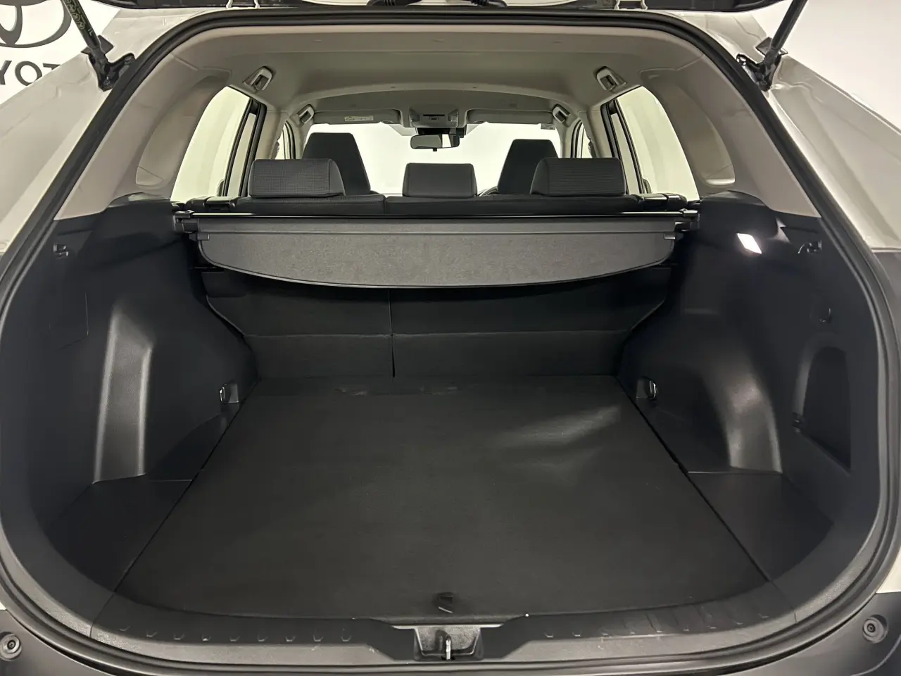 2023 TOYOTA RAV4 HYBRID Gallery Image 12