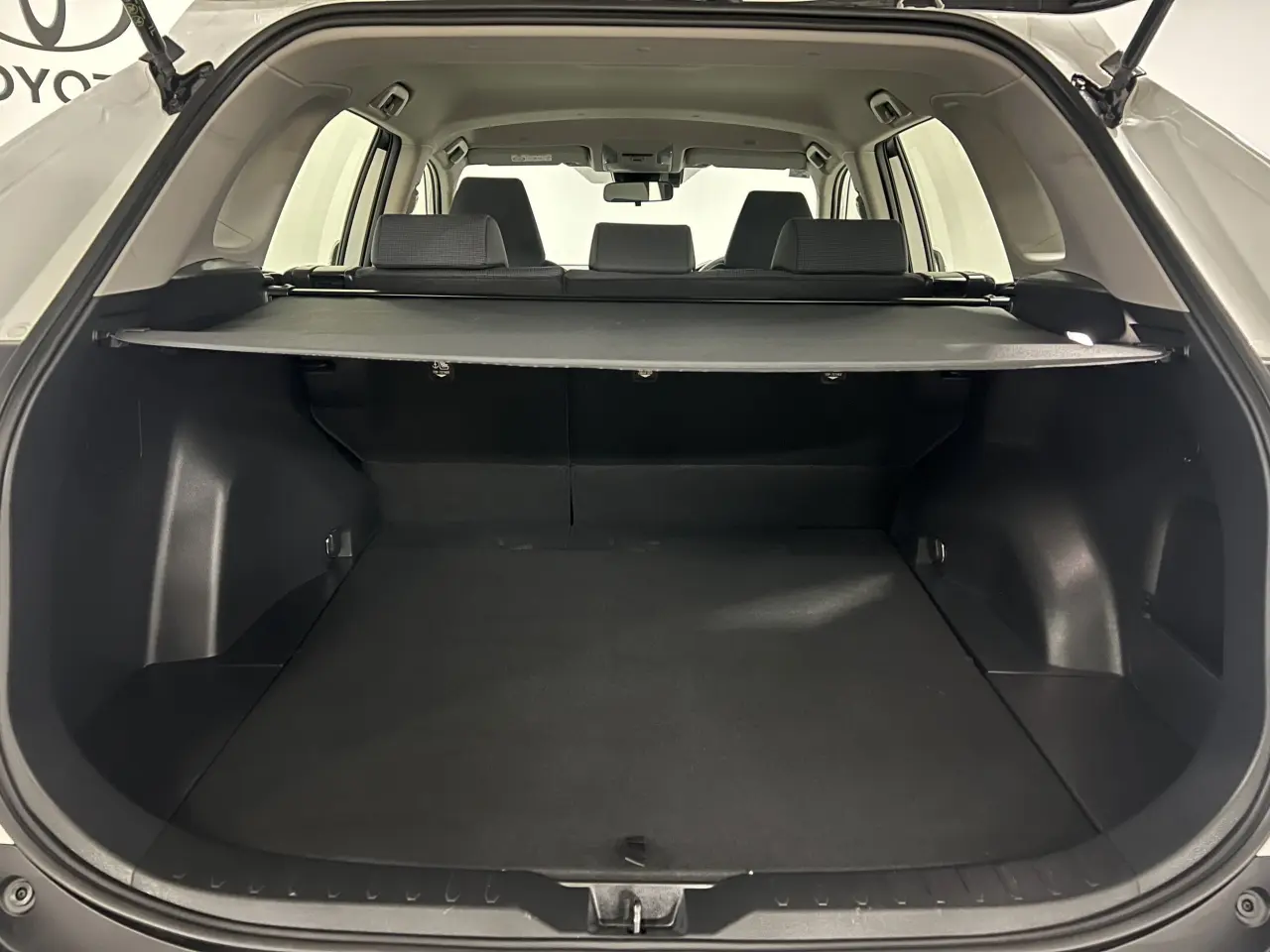 2023 TOYOTA RAV4 HYBRID Gallery Image 13