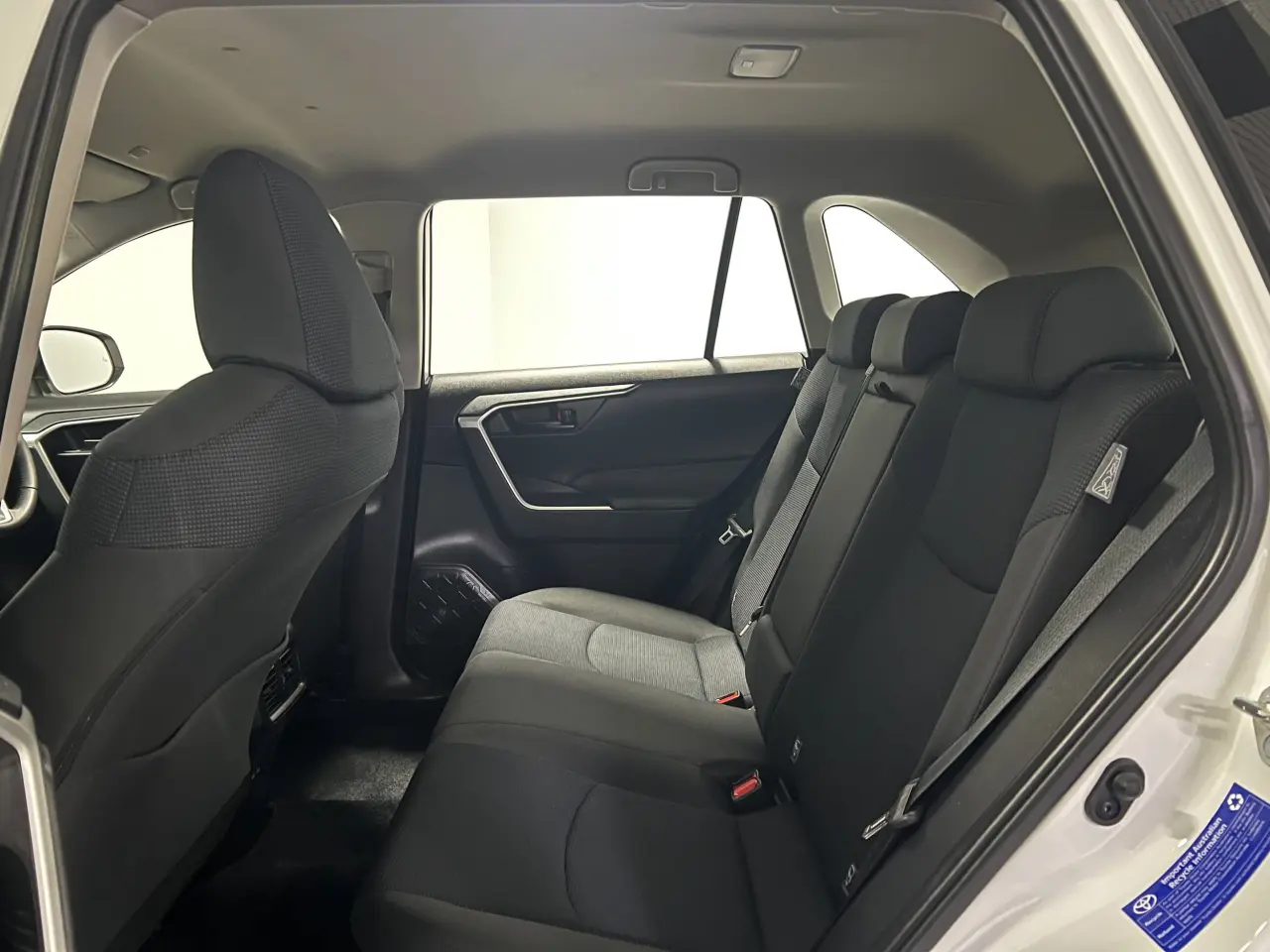2023 TOYOTA RAV4 HYBRID Gallery Image 14