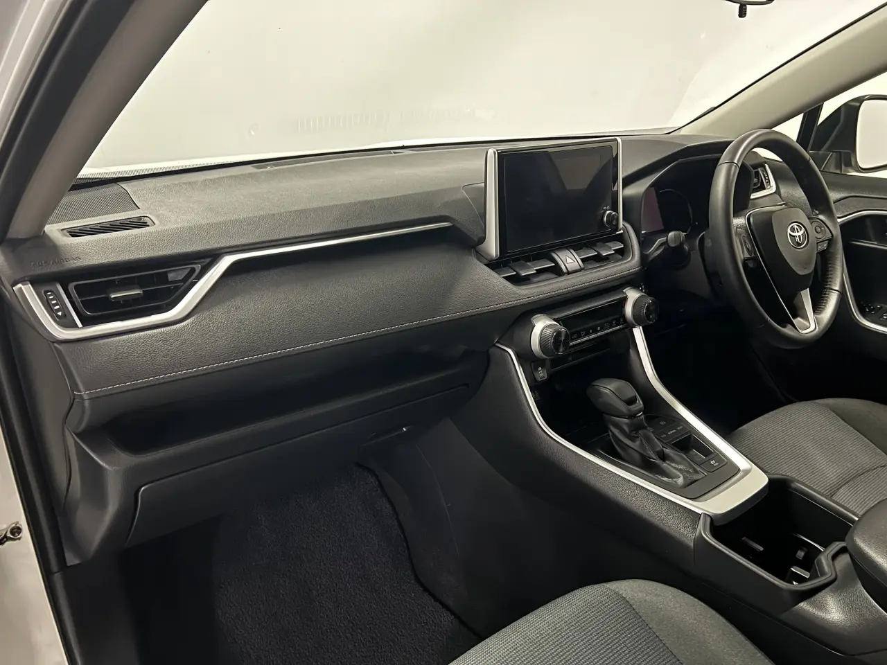 2023 TOYOTA RAV4 HYBRID Gallery Image 15